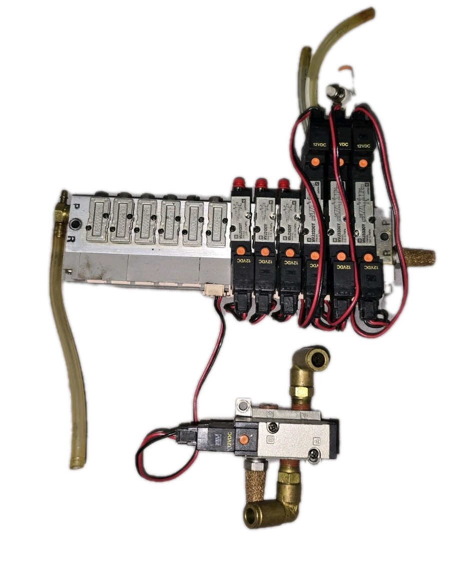 SMC NVV5J3-32P Valve Manifold w/ NVJ3130Y NVJ3330Y 12VDC Solenoid Valves