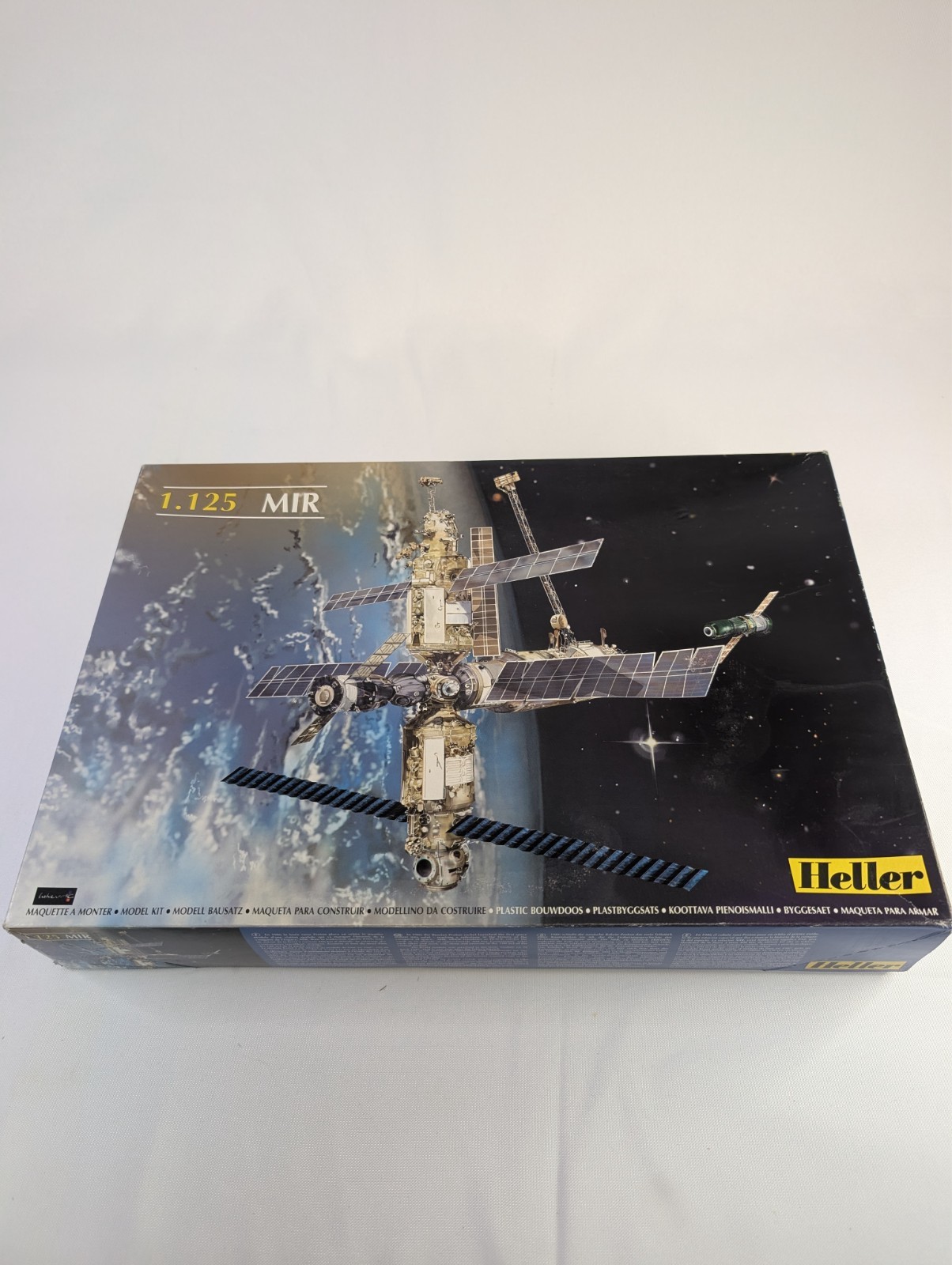 Heller MIR Russian Space Station 80442 1/125 Model Kit Complete