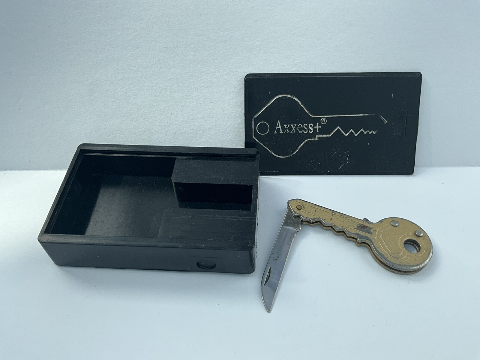 Vintage Axxess Magnetic Hide-A-Key Box