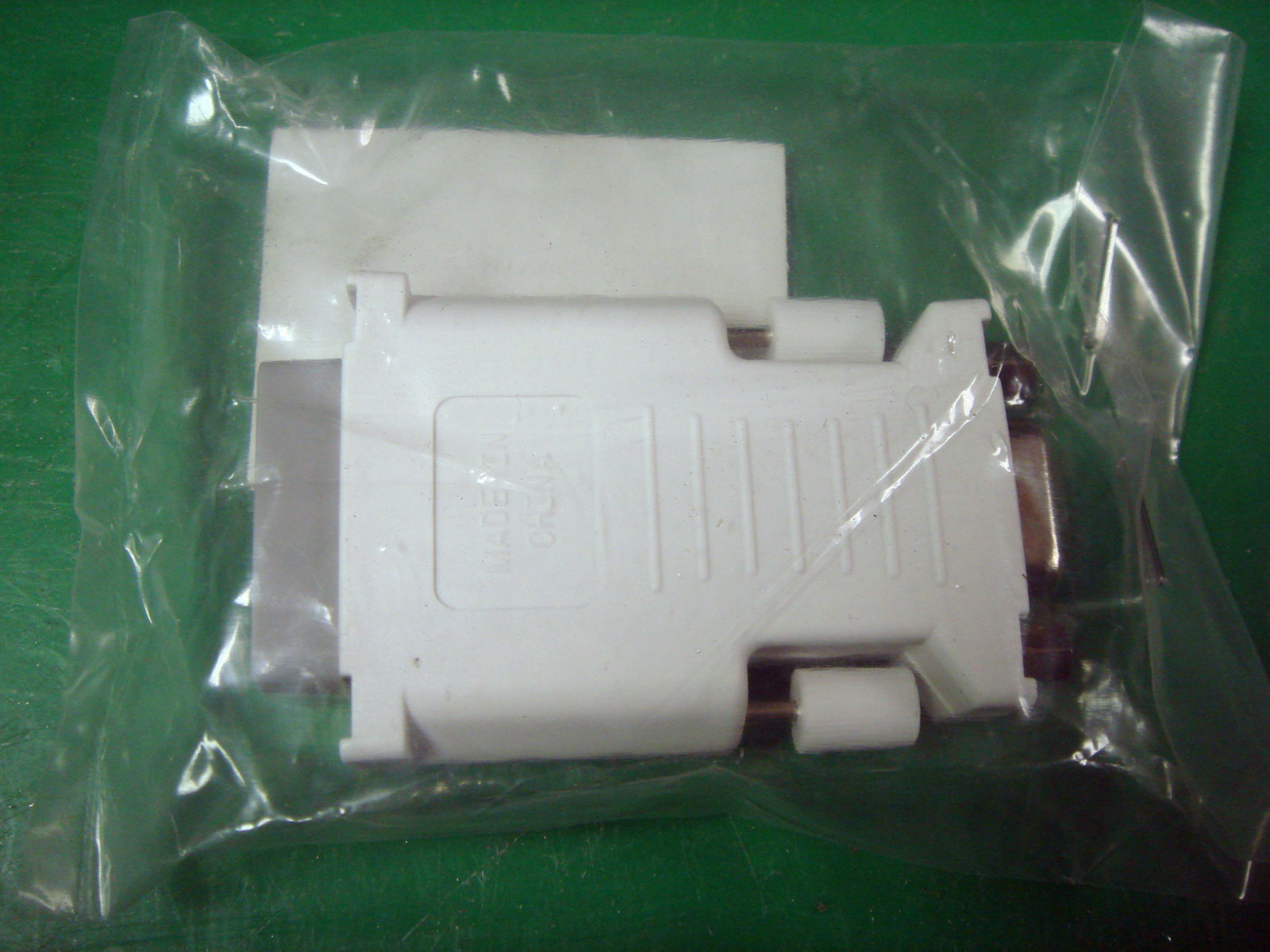 Molex 887-4187-00 Unused  DVI to VGA Adapter