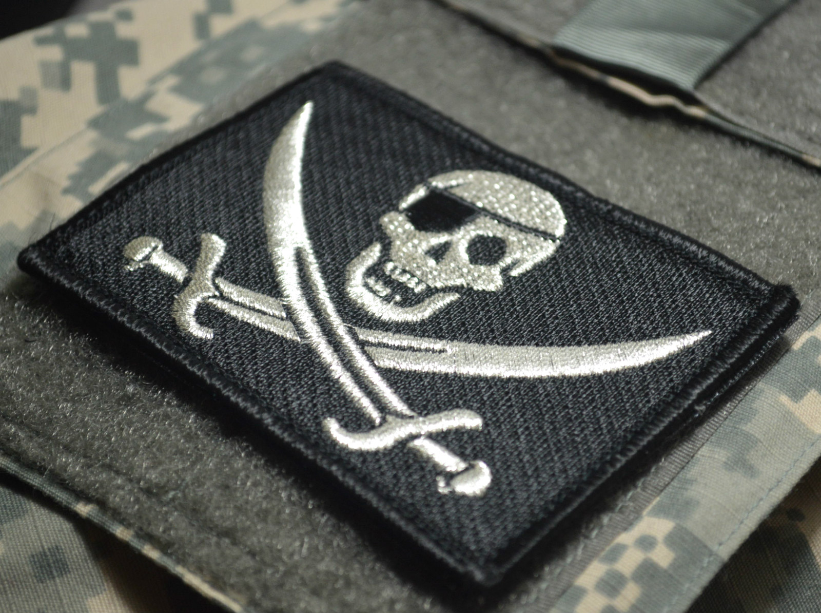 DAESH BASHER JSOC USMC GHOST RECON 2-PC: TRUNK MONKEY BRIEF+ PLASTIC BAGGAGE TAG