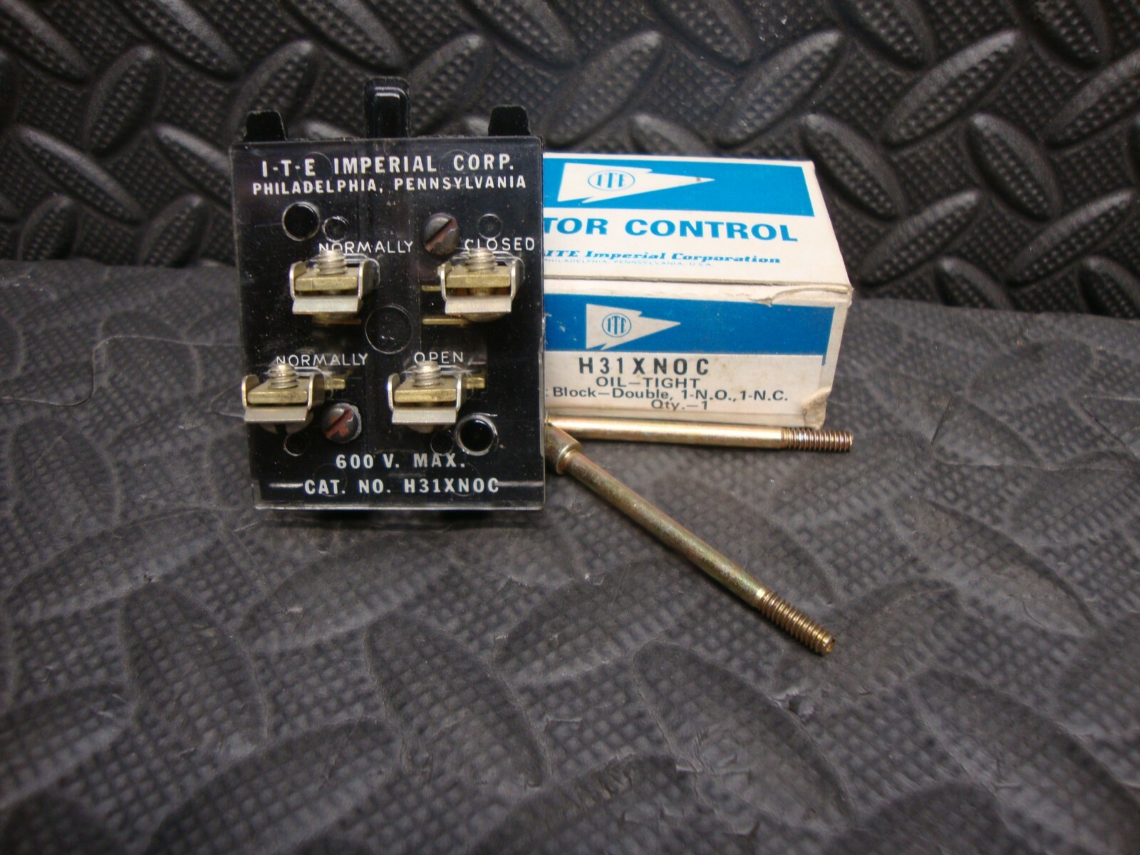 NEW ITE Siemens H31XNOC Oil Tight Contact Block Double 1 NO 1 NC