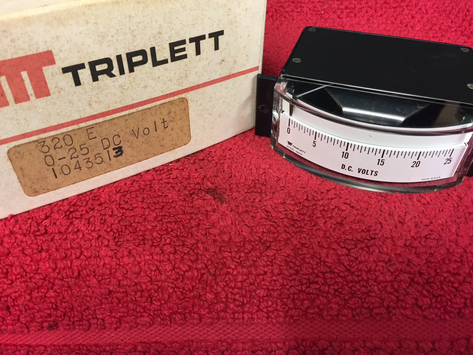 TRIPLETT MODEL 320E 0-25DC VOLT NEW OLD STOCK