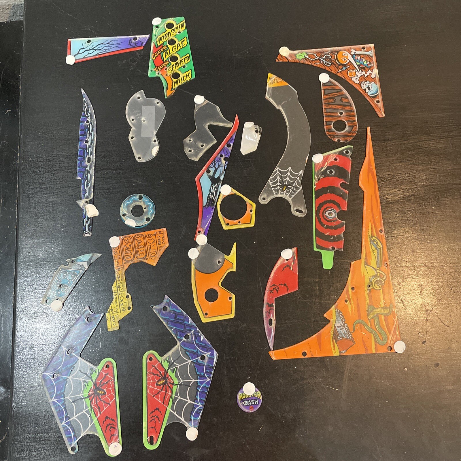 NOS monster bash plastic set