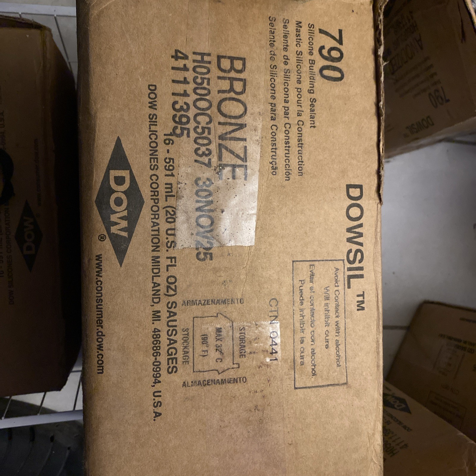 CASE OF 16 DOWSIL 790 CONTRACTORS WEATHERPROOFING SEALANT BRONZE 20oz SAUSAGE