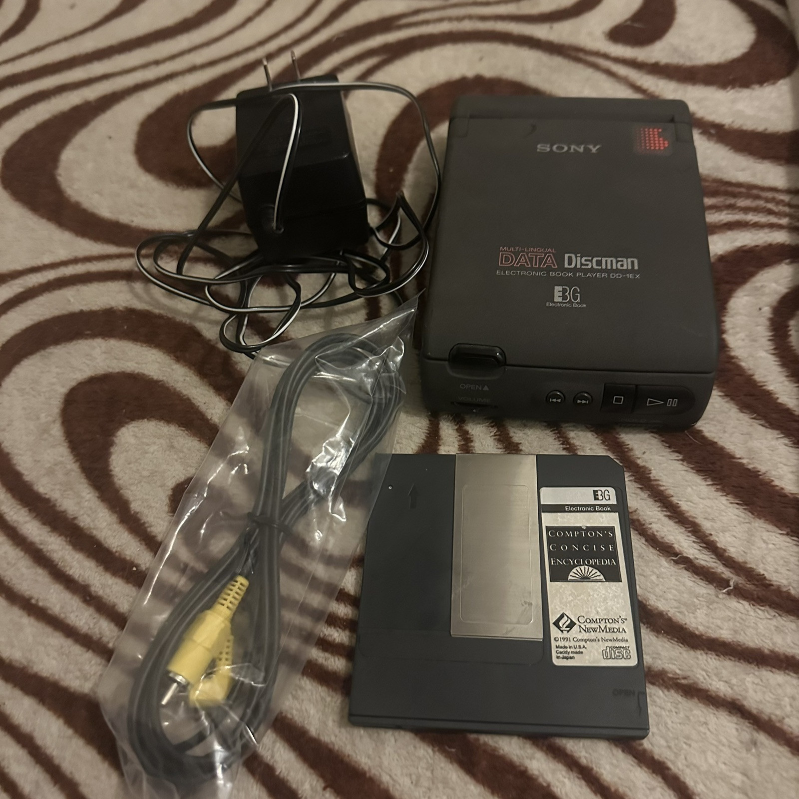 Sony Multi-Lingual DATA Discman Electronic Book Player DD-1EX Box Set AS IS Vint