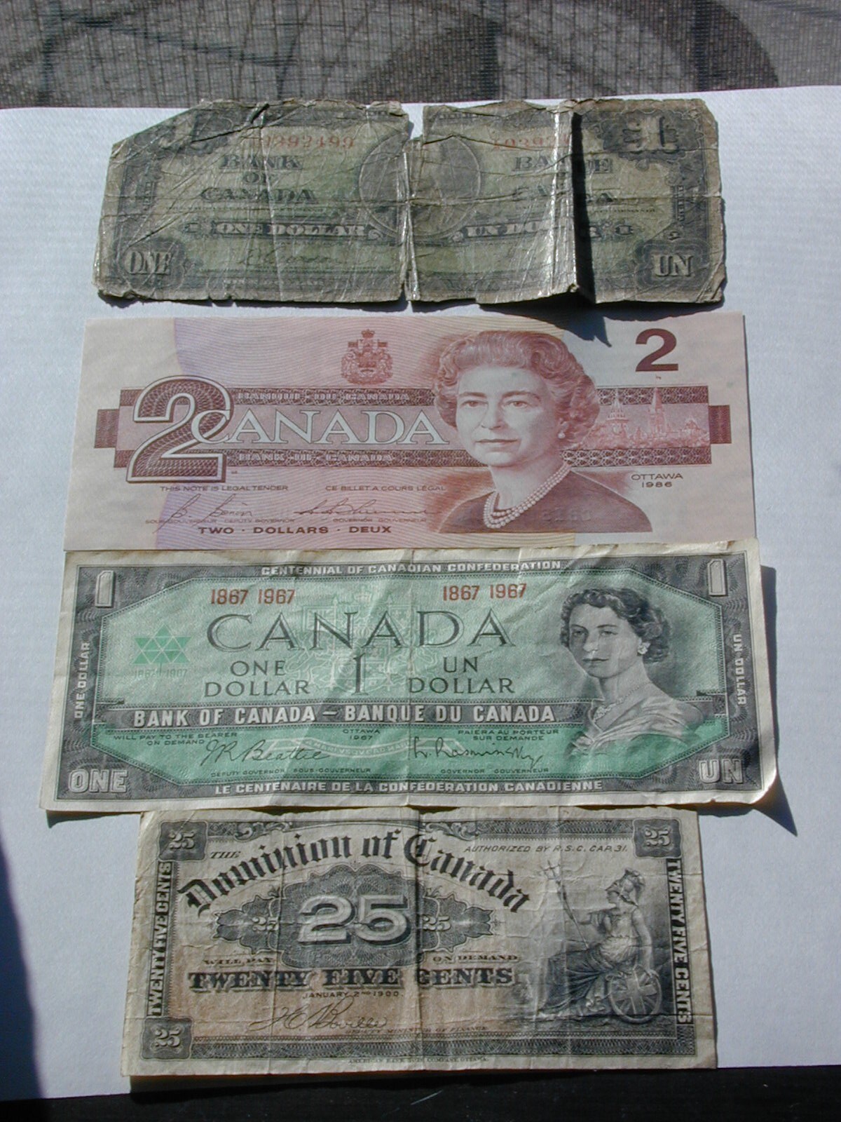 4 CANADA BANKNOTES 1900 25 CENTS, 1986 $2 UNC, 1967 CENTENARY, 1937 $1 FREE SHIP