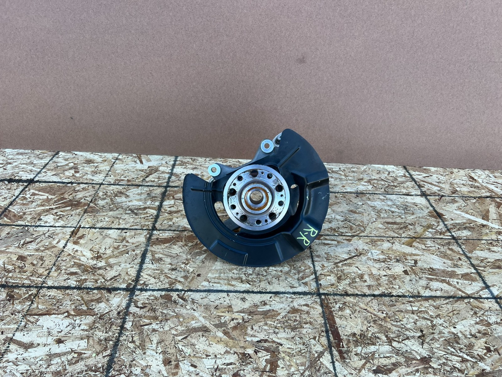 GENESIS GV70 2022-2026 OEM REAR RIGHT PASSENGER SPINDLE KNUCKLE HUB ASSEMBLY