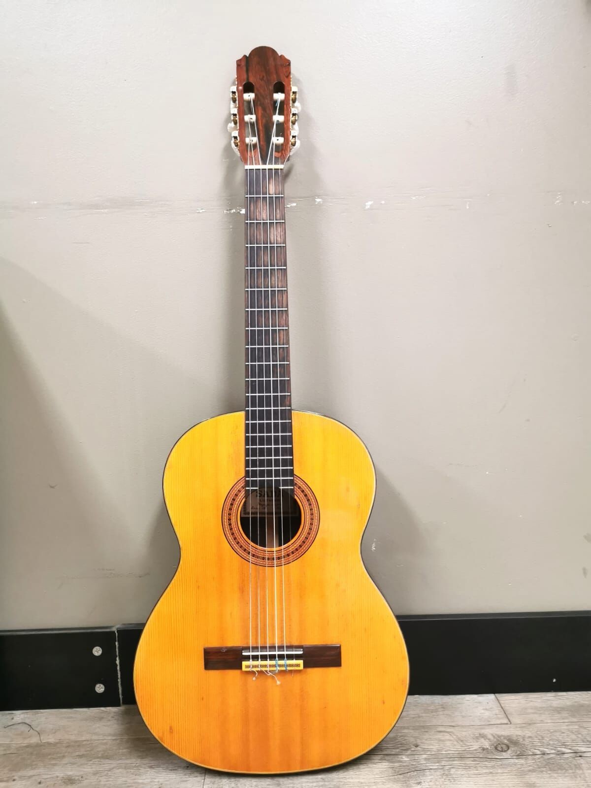 Sada Vintage 1981 Luthier G20 6 String Nylon Classical Guitar with Hard Case