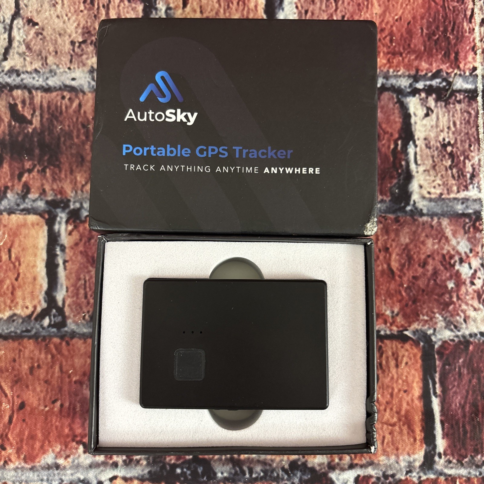 AutoSky Portable GPS Tracker – Model: APT-110 – Medium Size - DAMAGED BOX