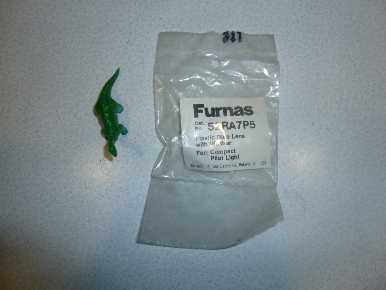 NEW FURNAS PLASTIC BLUE LENS W/ WASHER 52RA7P5 FREE SHIPPING