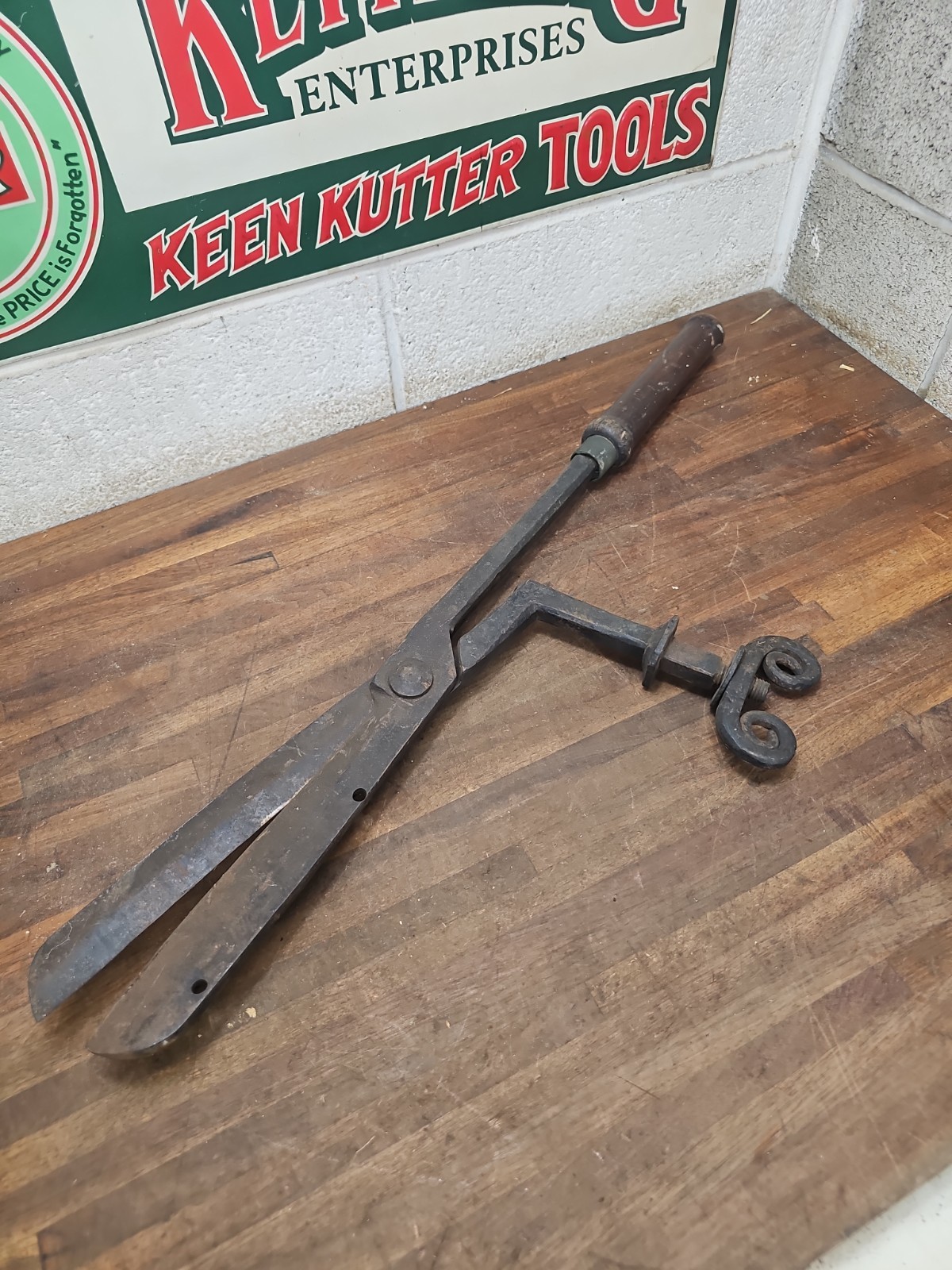 C30- Antique 1870's Brush makers shears not TINSMITH - AMAZING RAM HORNS NUT