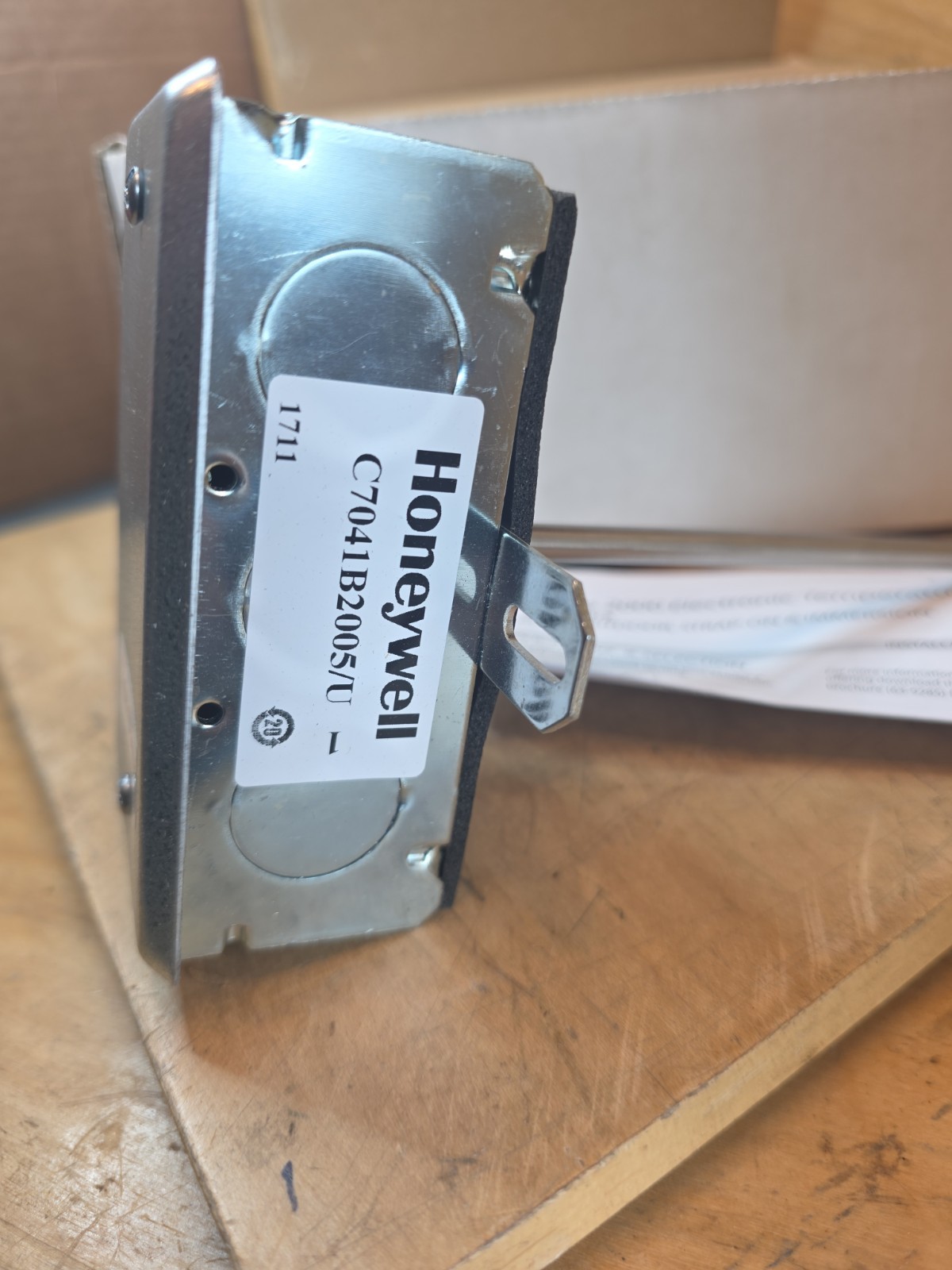 Honeywell C7041B2005/U - 20K OHM NTC - 6" Duct Sensor