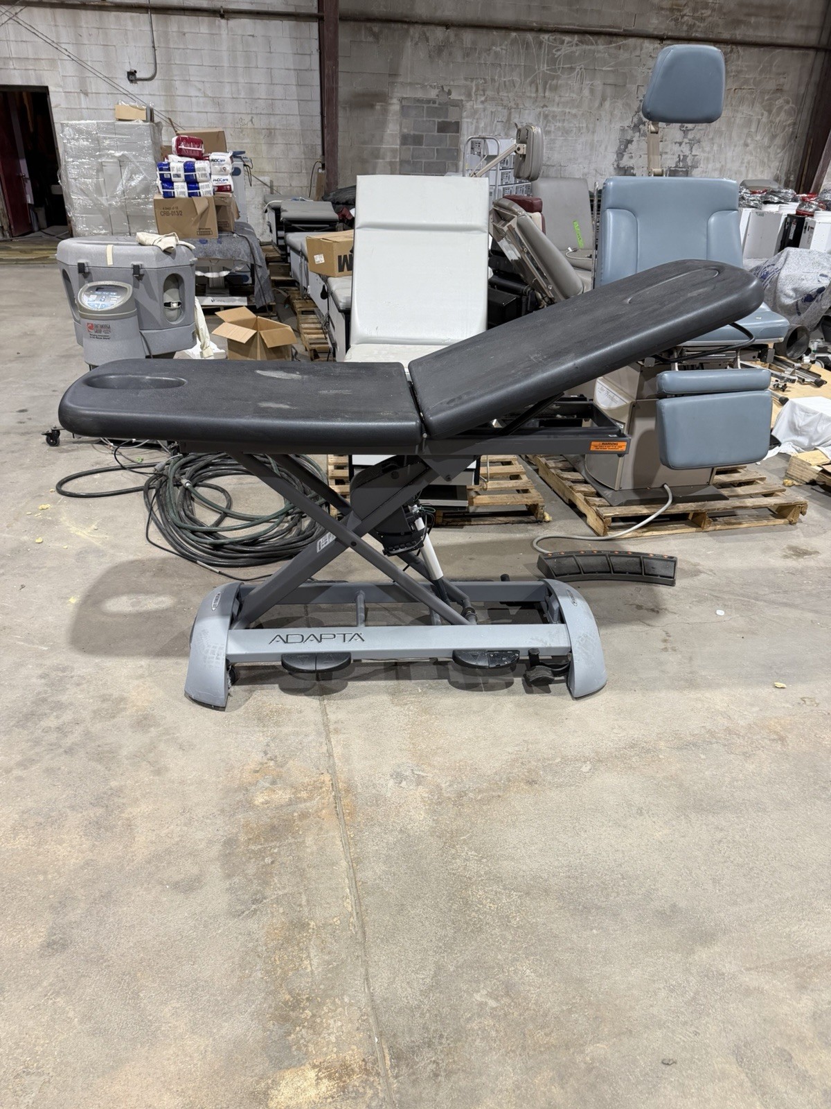 Chattanooga Group Adapta Mesa Model 3319 Treatment Table