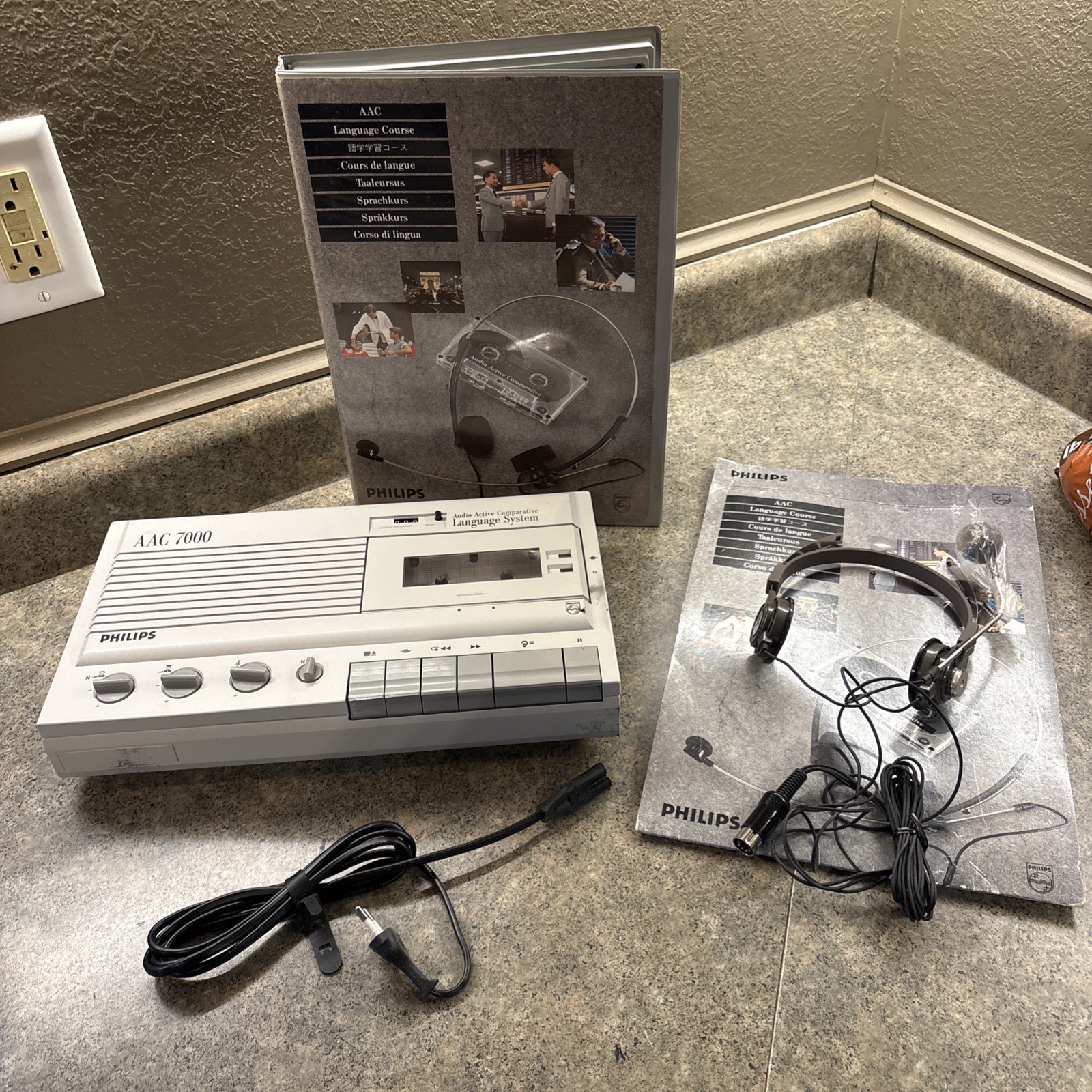Philips AAC7000 Audio Active Comparative Language System Cassette Player  70's