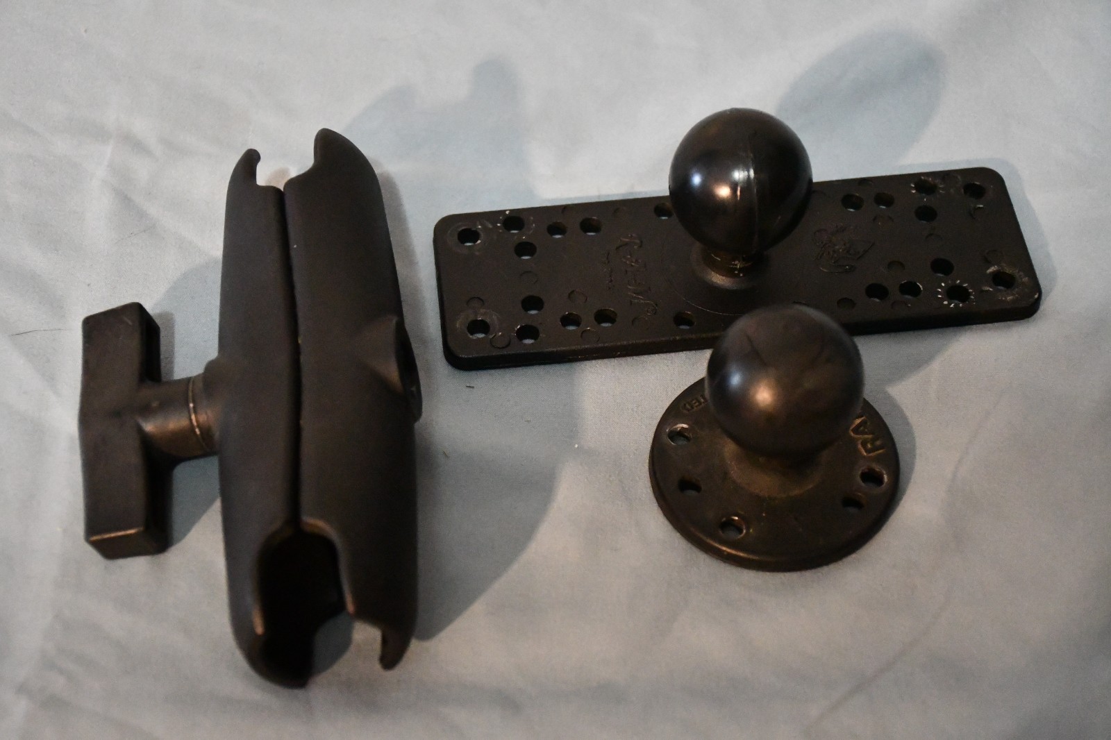 RAM Mount Universal Ball and Socket Electronics Mount with Fish Finder plate