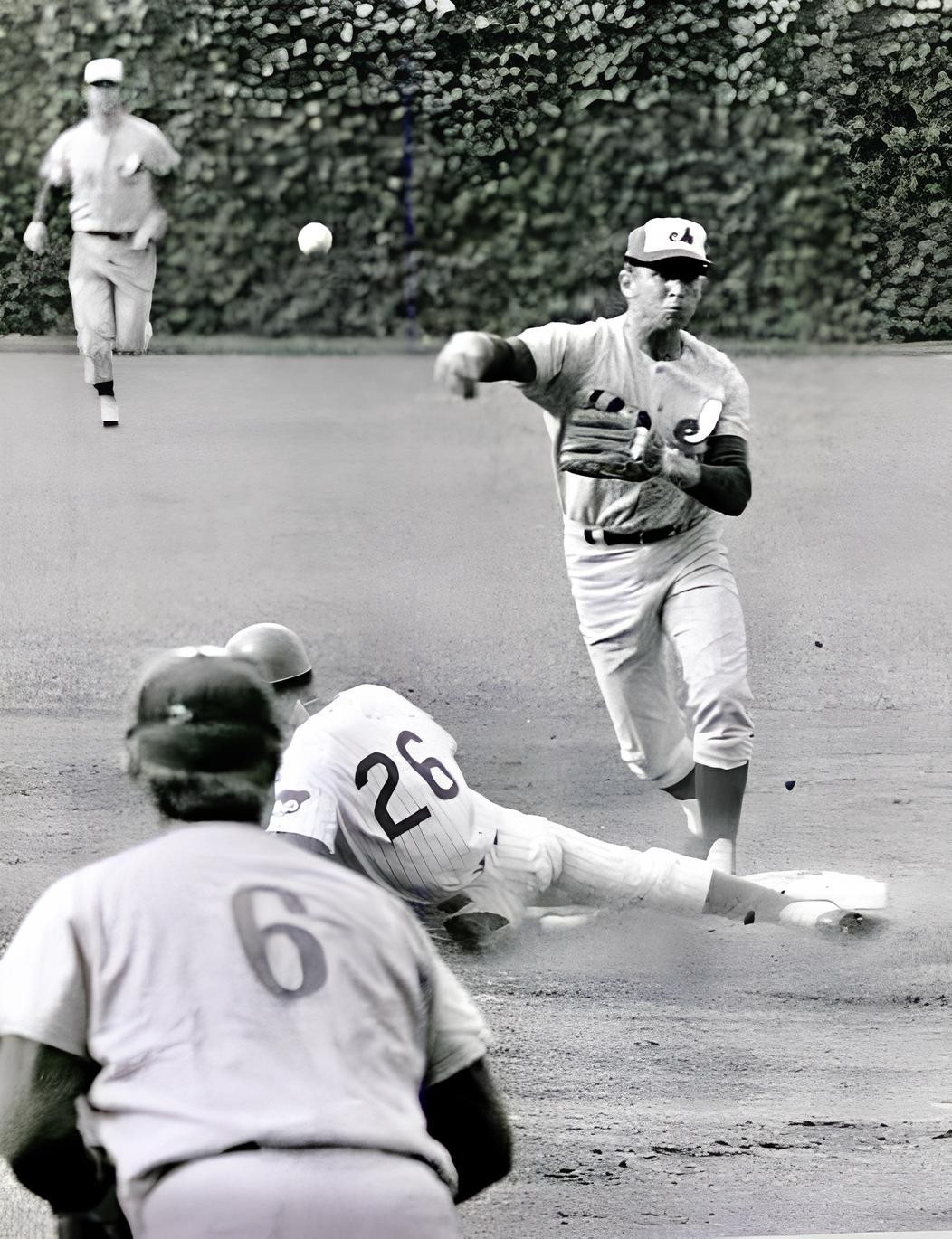 BASEBALL  PHOTO PRINT MONTREAL EXPOS GARY SUTHERLANS RON FAIRLY  BILLY WILLIAMS