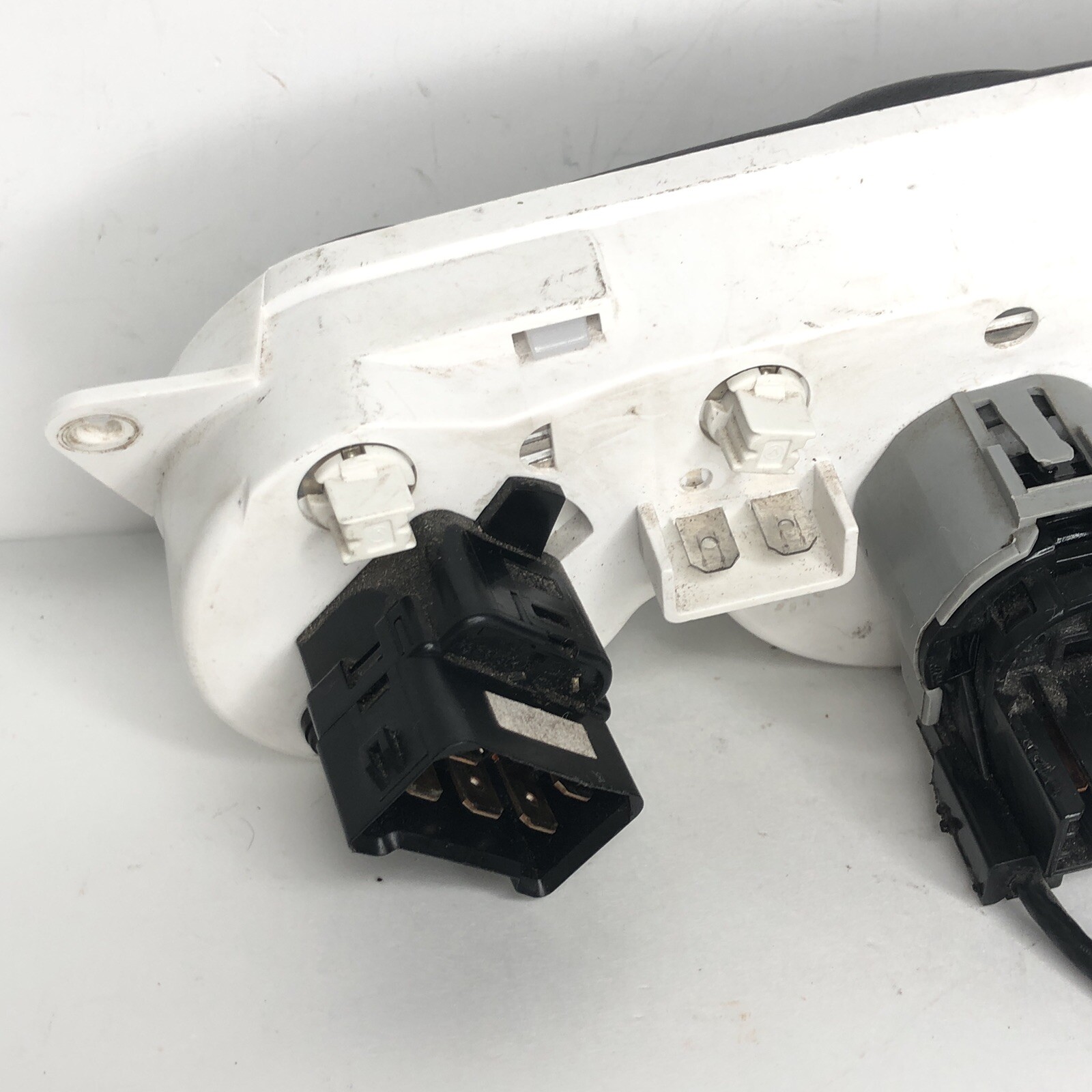 2000-2007 Ford Focus A/C Heater Climate Control Unit with Cables & Actuator OEM