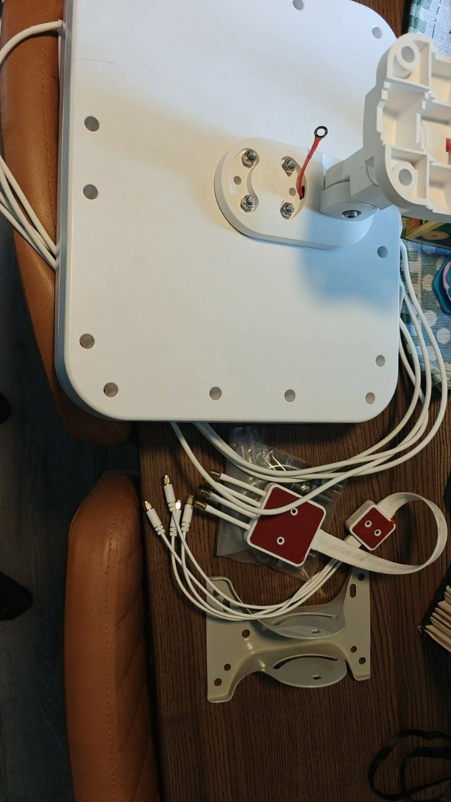 Waveform QuadPro: High-Gain Directional 4x4 MIMO Panel Antenna - 4G 5G Internet