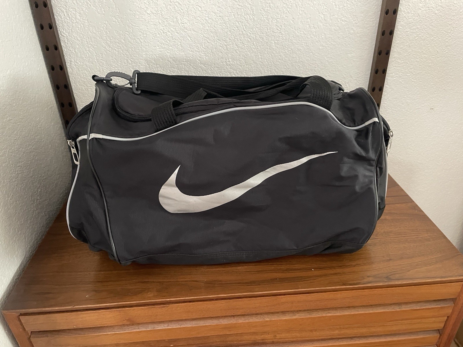 Nike Black Duffel Gym Travel Workout Tote Bag Measurements 17.5” X 14” X 12”