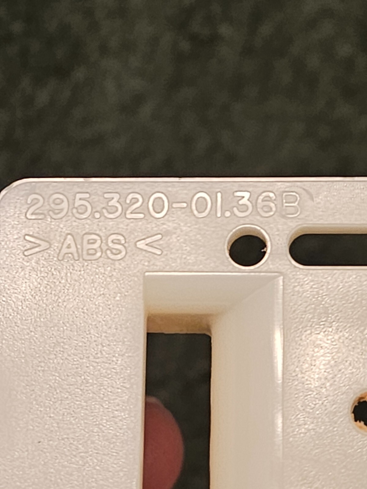 BLUM SOLO Rear Mount RIGHT Socket Bracket for Epoxy Undermount 295.320-01.36B