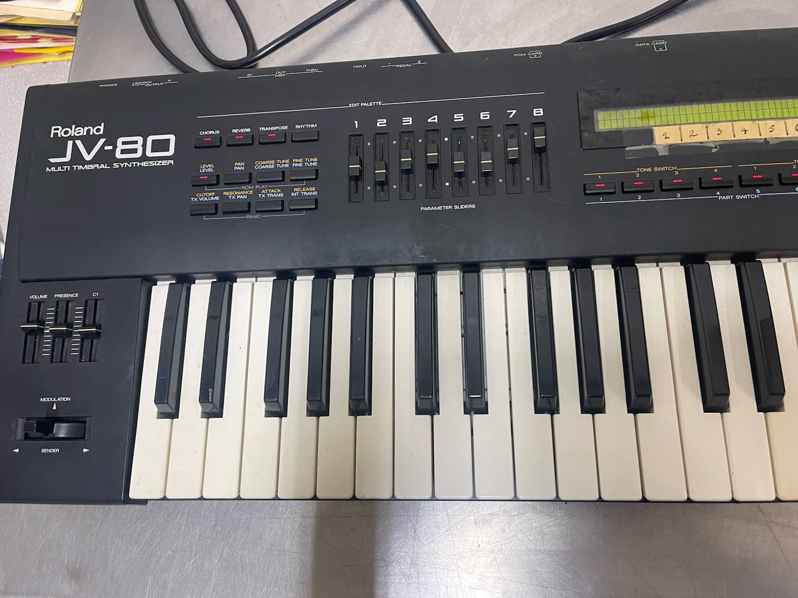 Roland JV 80 MULTI TIMBRAL SYNTHESIZER JV-80 Multi Synthesizer