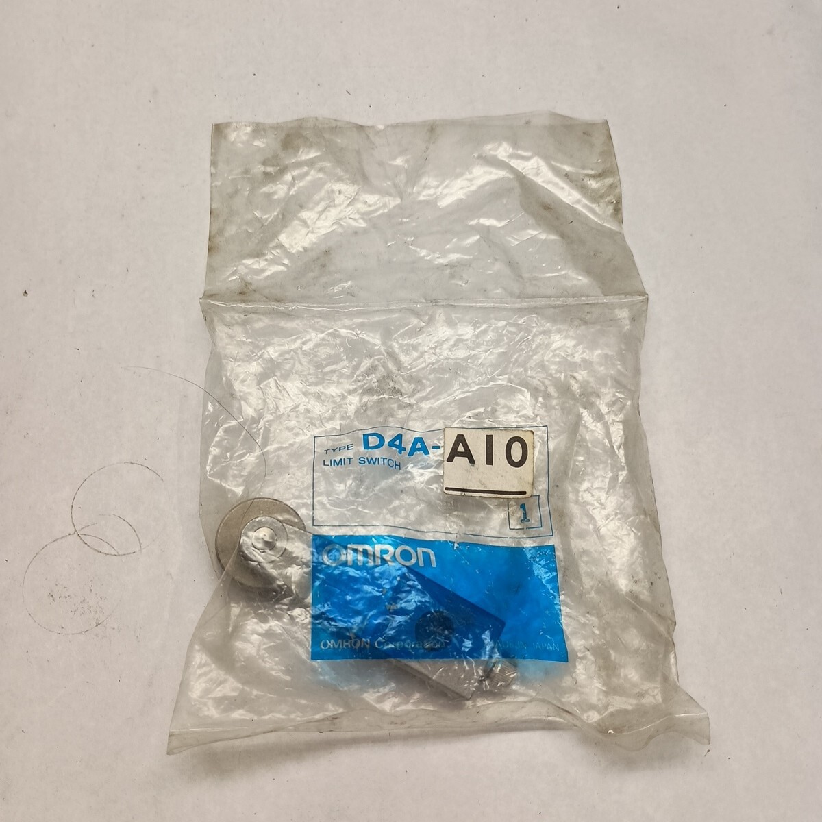 SEALED NEW OMRON D4A-A10 LIMIT SWITCH ROLLER LEVER