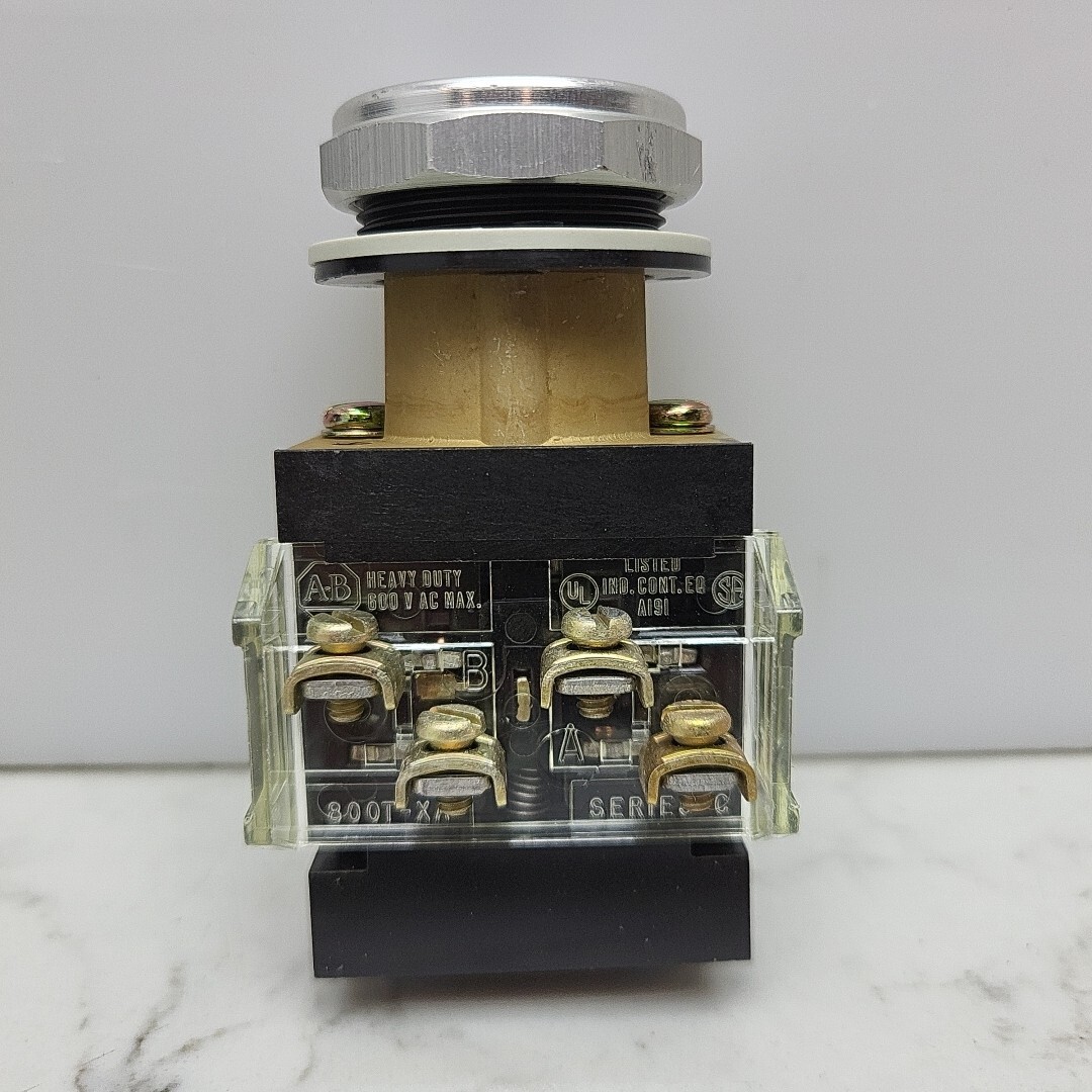Allen Bradley Flush Head Push Button Unit Black Button 800H-AK2B Ser B New