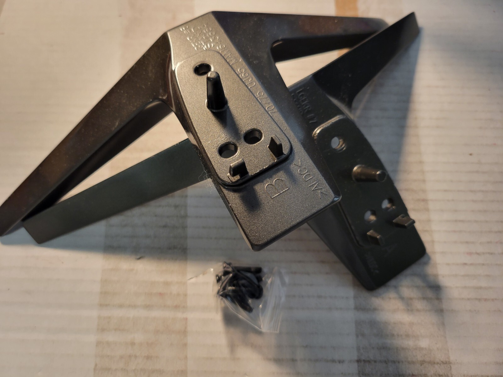 LG 70UJ65 75UJ65 TV STAND LEGS MAM643664 MAM643869 WITH SCREWS USED AAN75791406