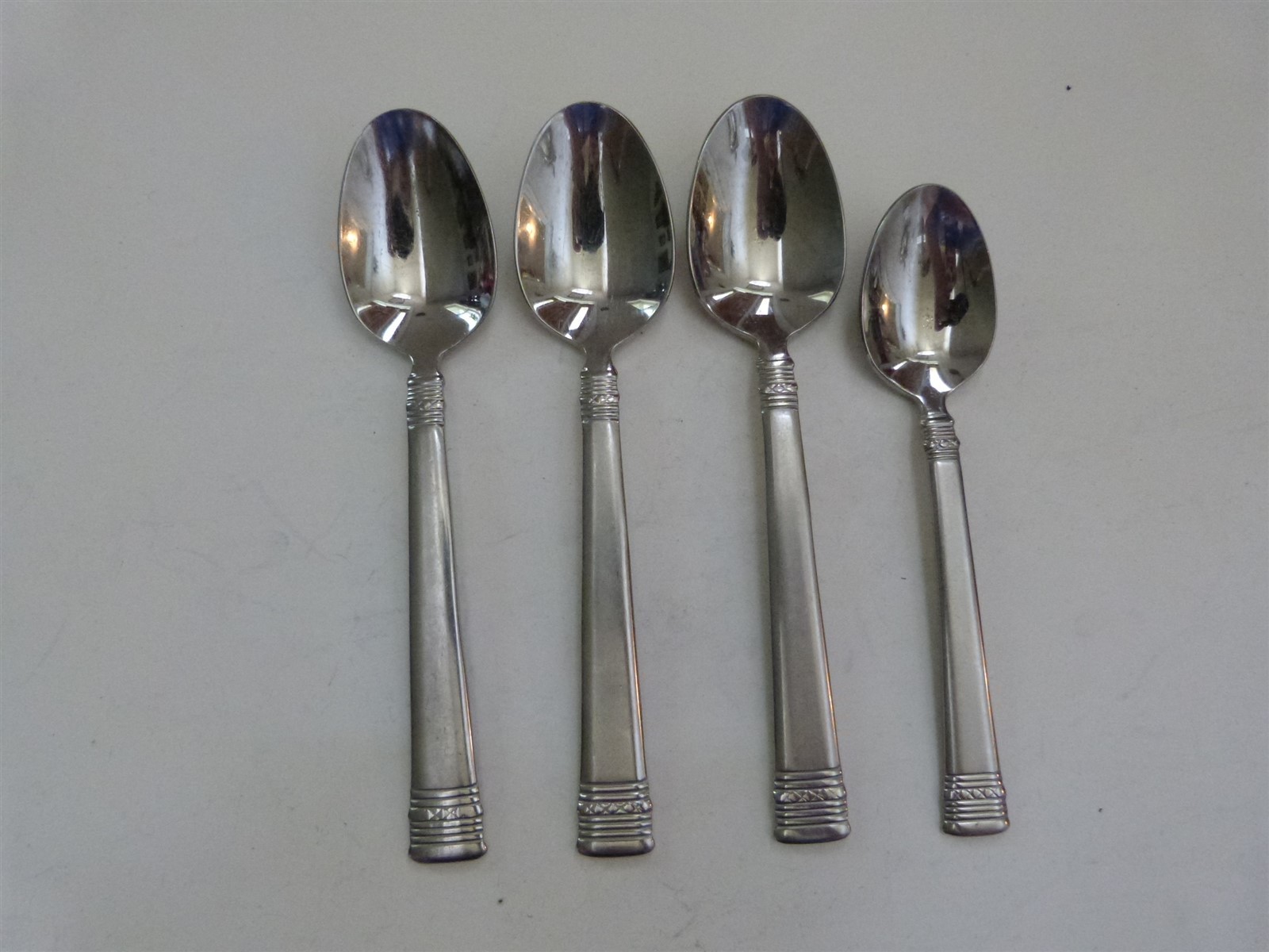 4 Oneida REMEDY 18/10 Stainless Spoons Soup (3) Teaspoon (1)