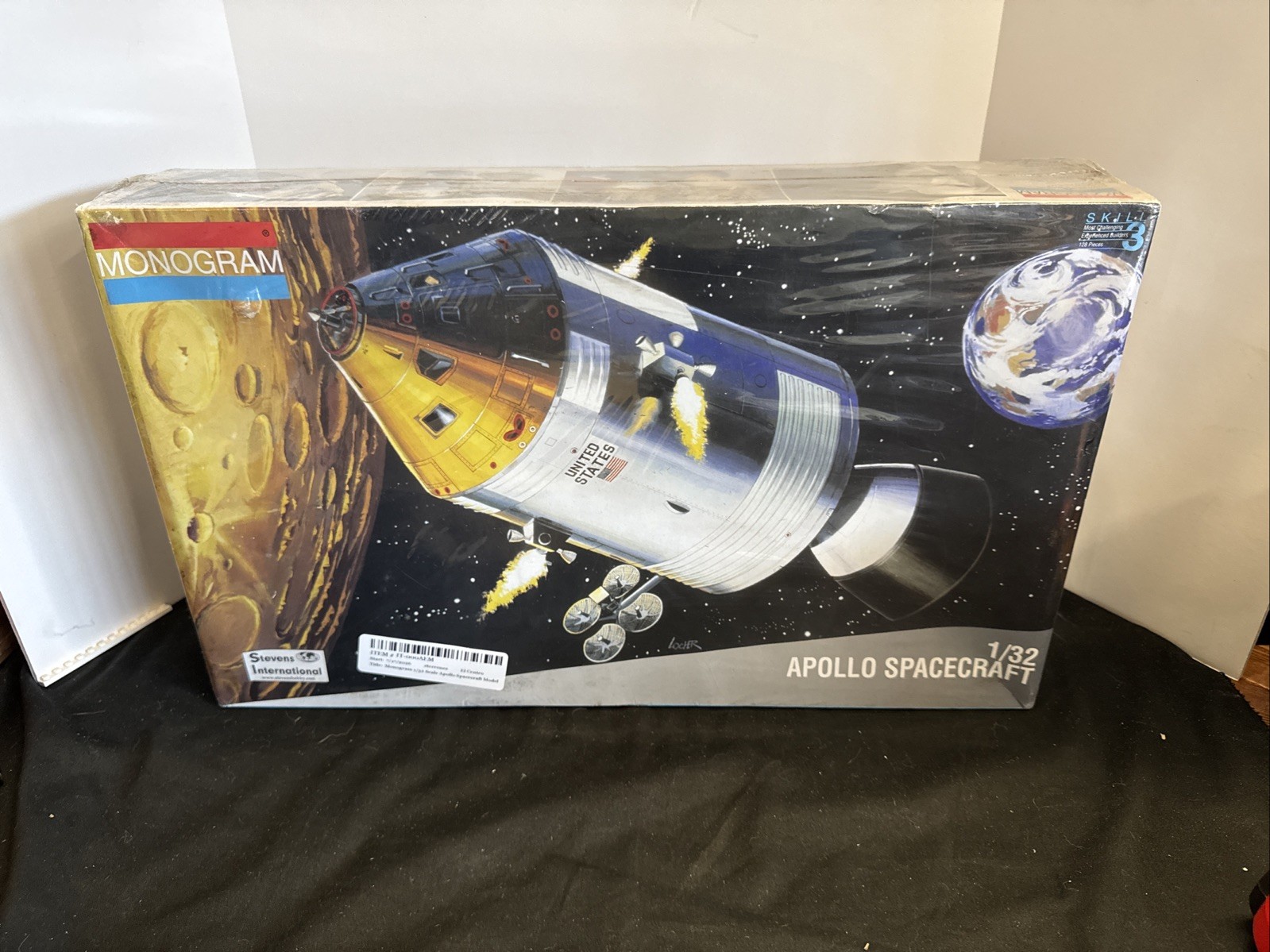 18-5083 MONOGRAM 1:32 Scale APOLLO SPACECRAFT Plastic Model Kit - Unopened NEW