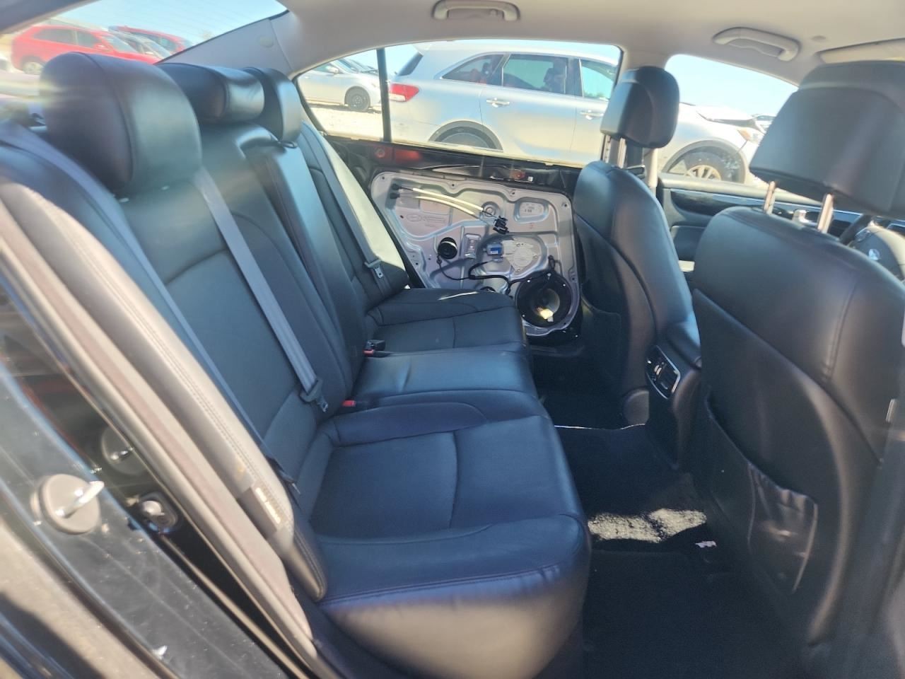 GENESIS 2013 Glove Box 4857884