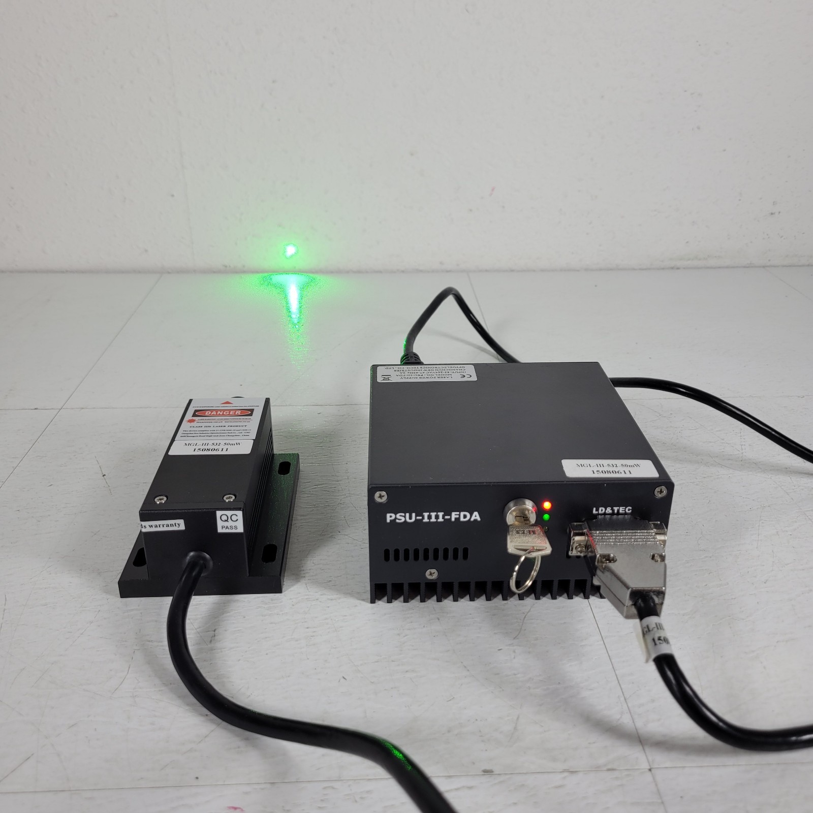 TESTED Dragon Lasers MGL-III-532-50 532nm Head w/ PSU-III-FDA Power Supply TEM00
