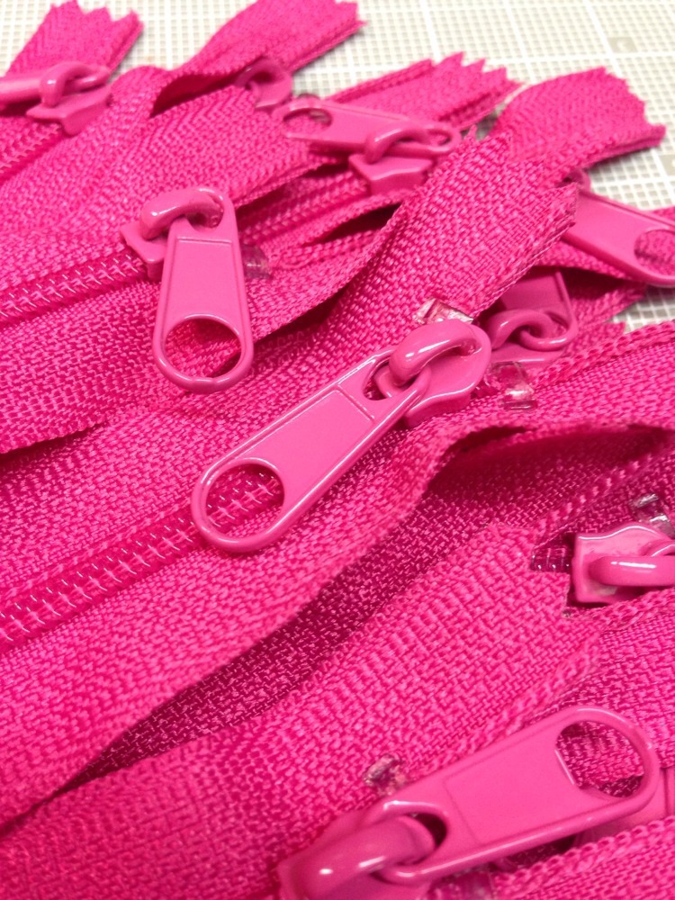 WHOLESALE LOT OF 10 LONG PULL HANDBAG ZIPPERS 18" Hot Pink #4 (5.1mm) Nylon