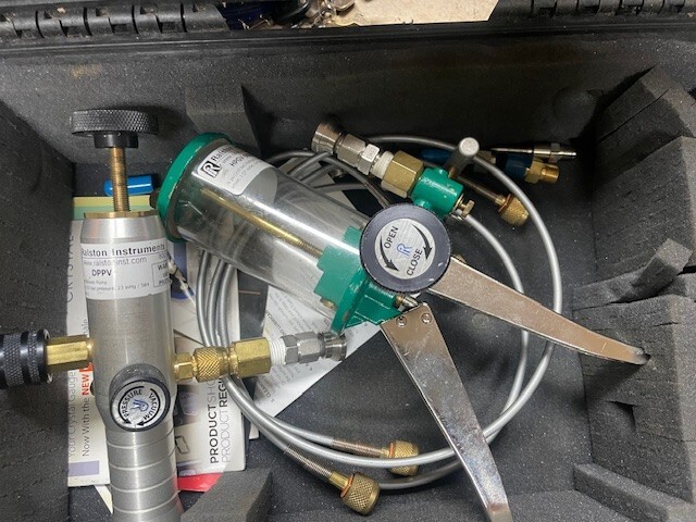 Ralston Instrument Calibration pumps 3Kpsi and 125 psi w/ carry case