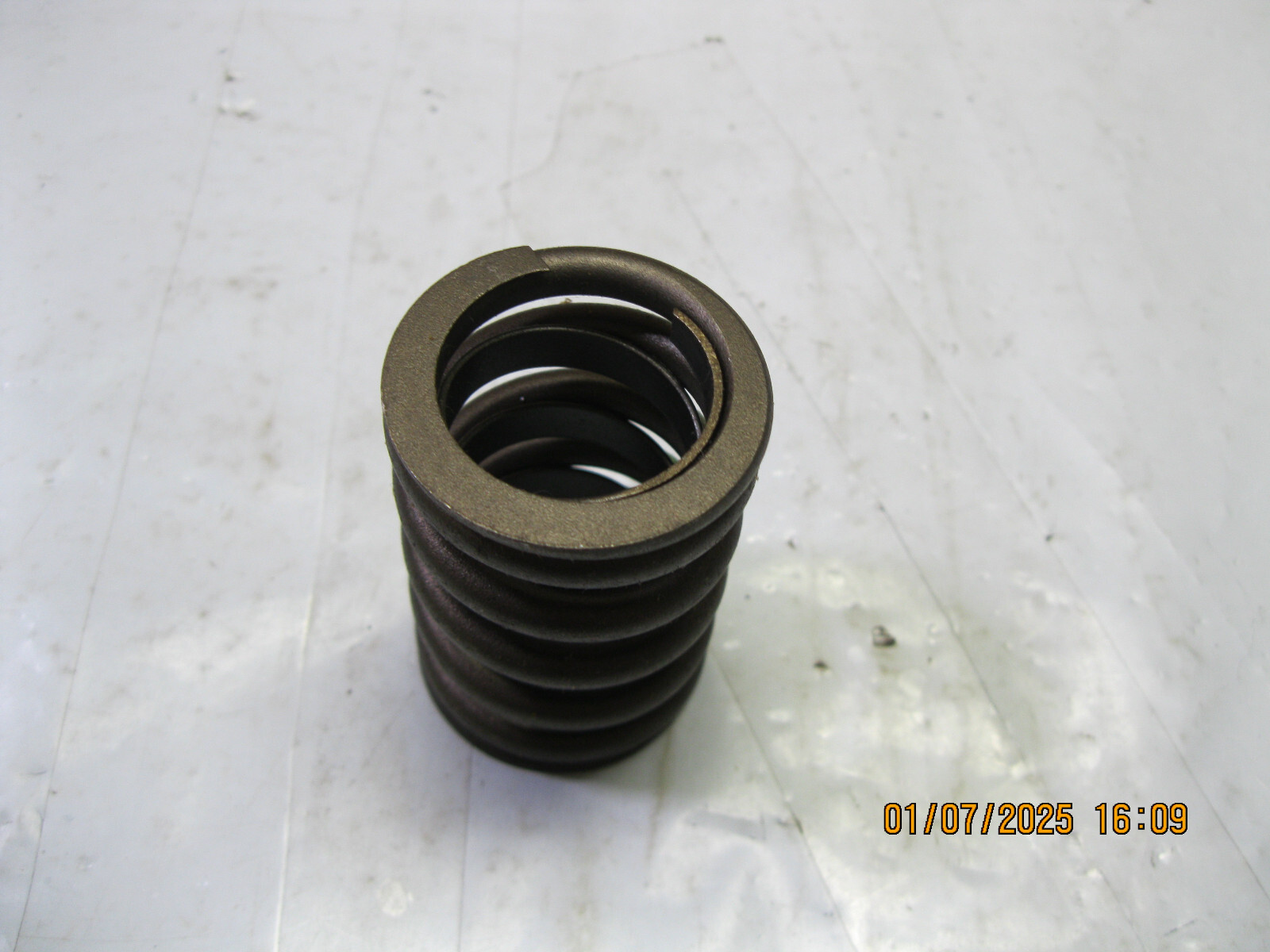 2 Engine Valve Spring Sealed Power VS-682 (2 pack)