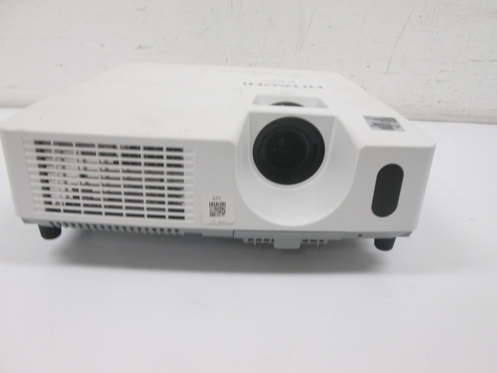 Hitachi CP-X2510 3LCD Multimedia HD Desktop Projector