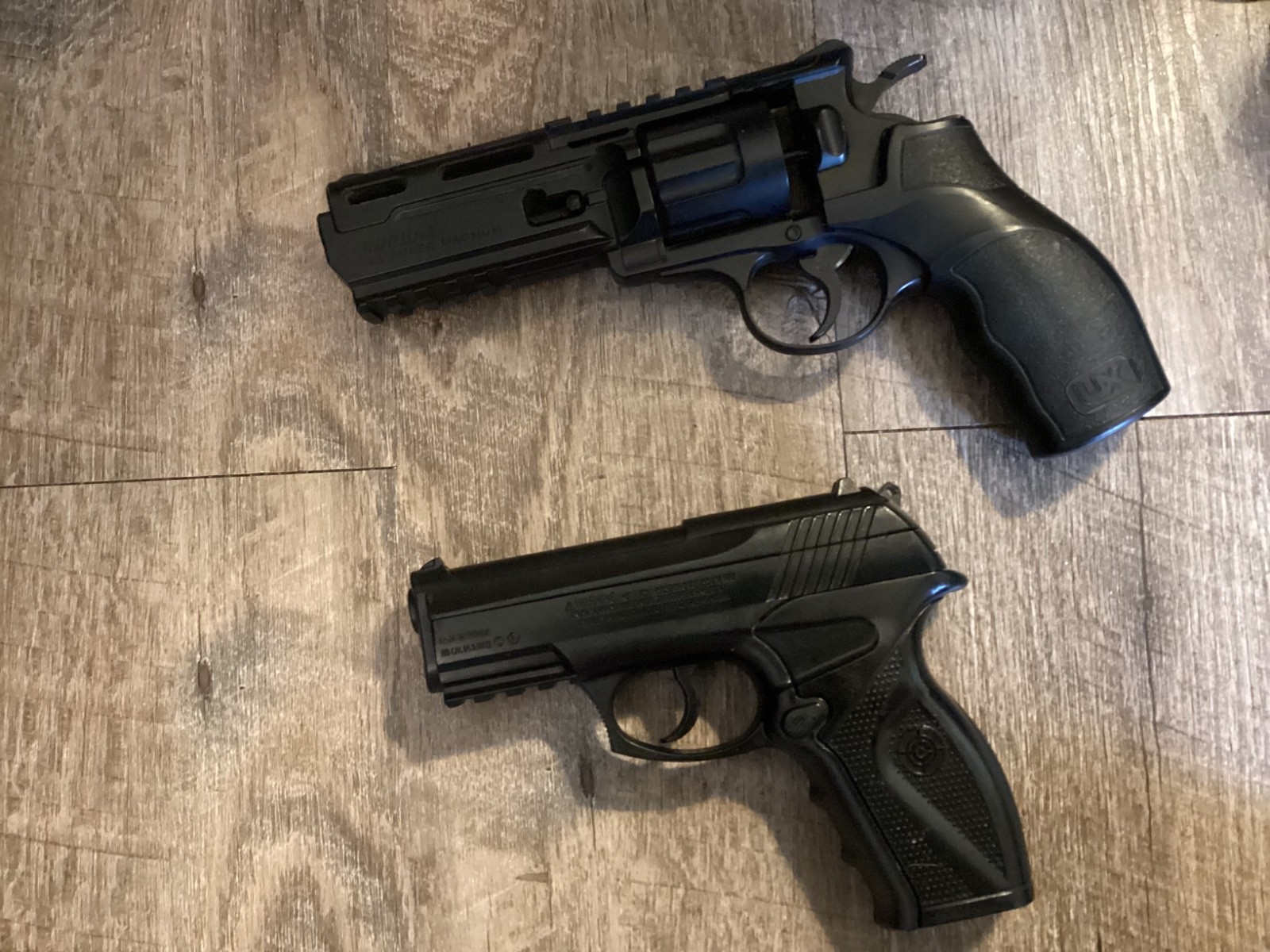 lot of 2 co2 pistols Umarex Brodax Crosman C11 for parts or repair