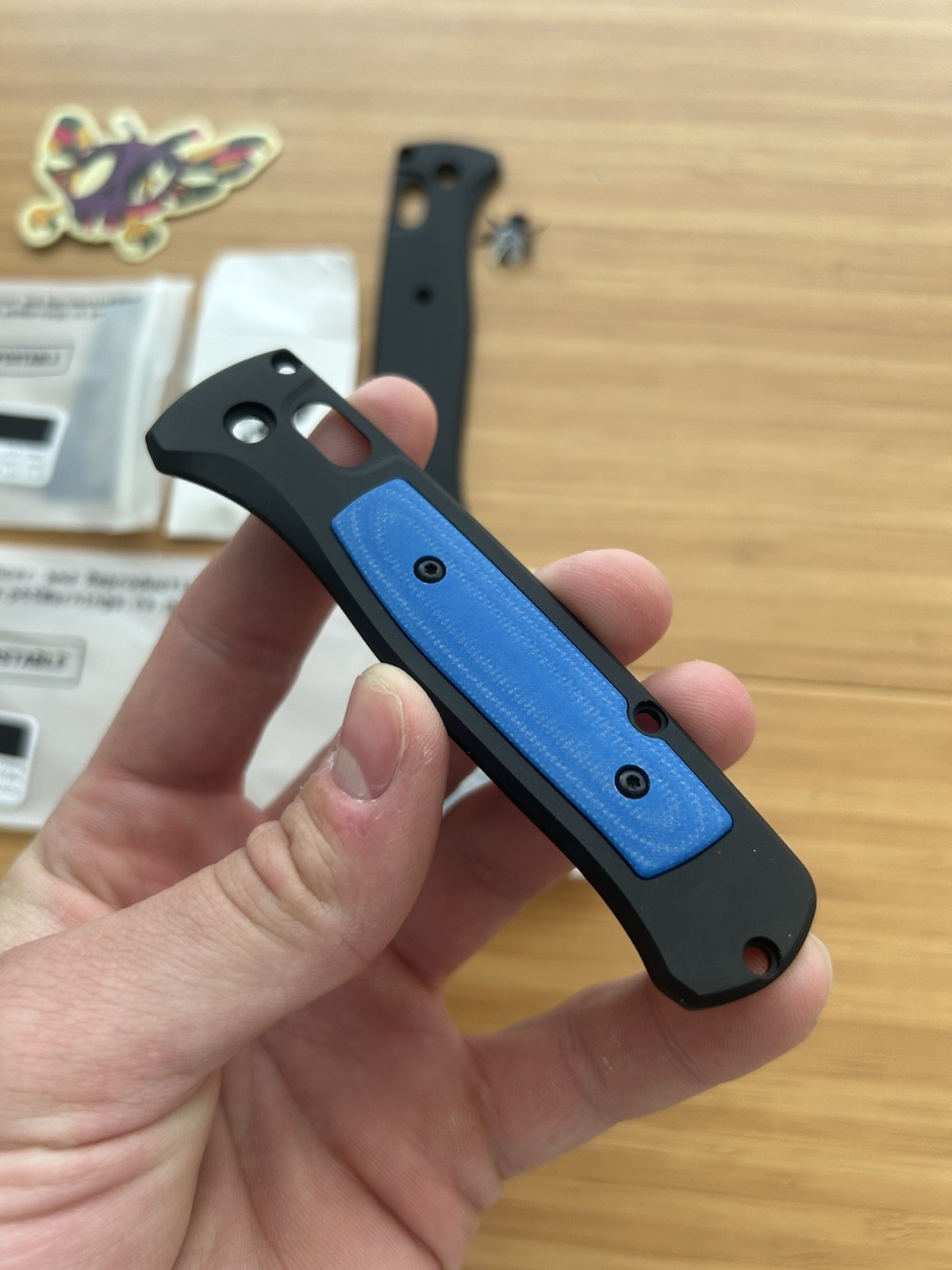 Benchmade Bugout 535 Flytanium Modulator Scales - Void Black Alum / Blue G10