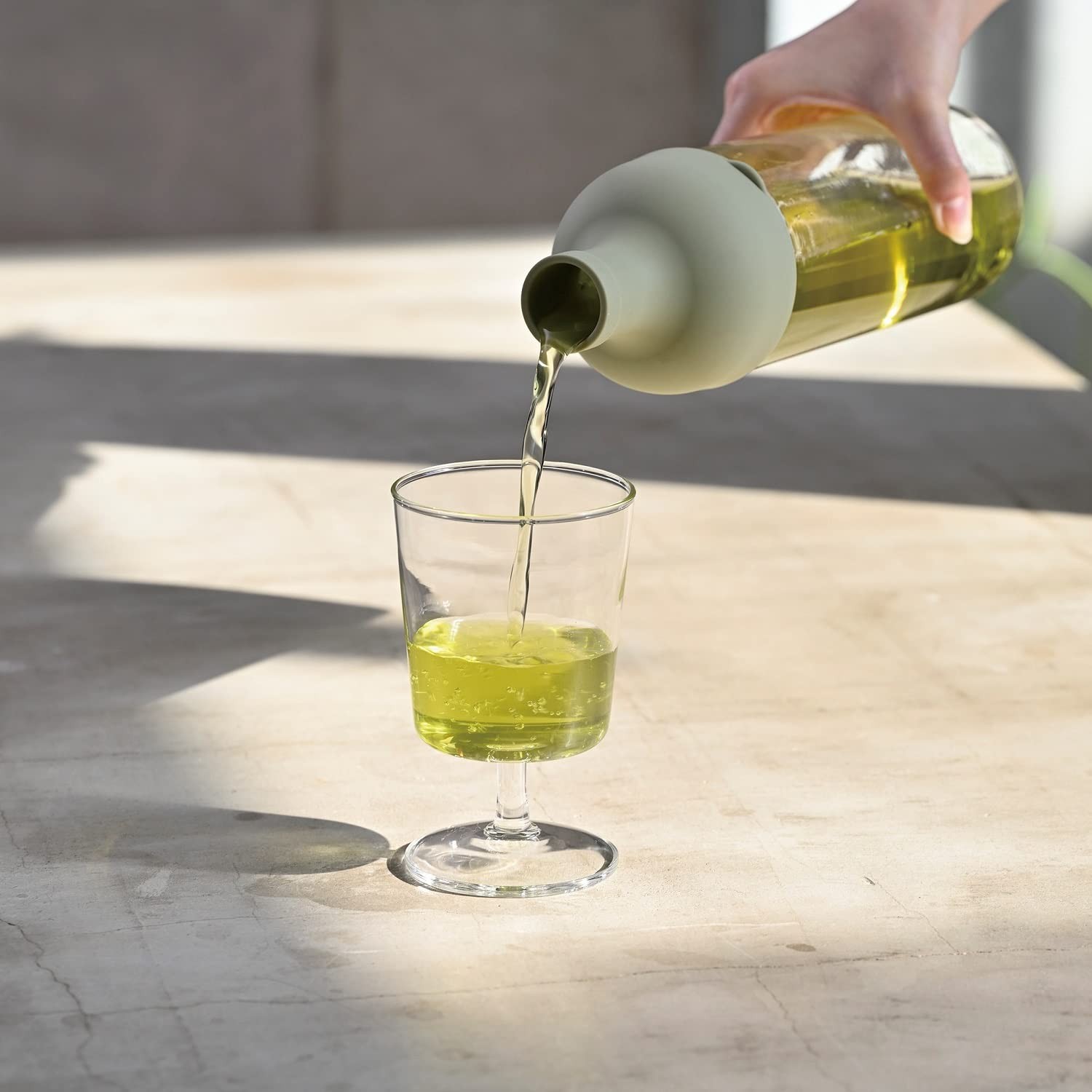 Hario Smoky Green Glass Cold Brew Bottle With Silicone Filter And Spout 10.1Oz