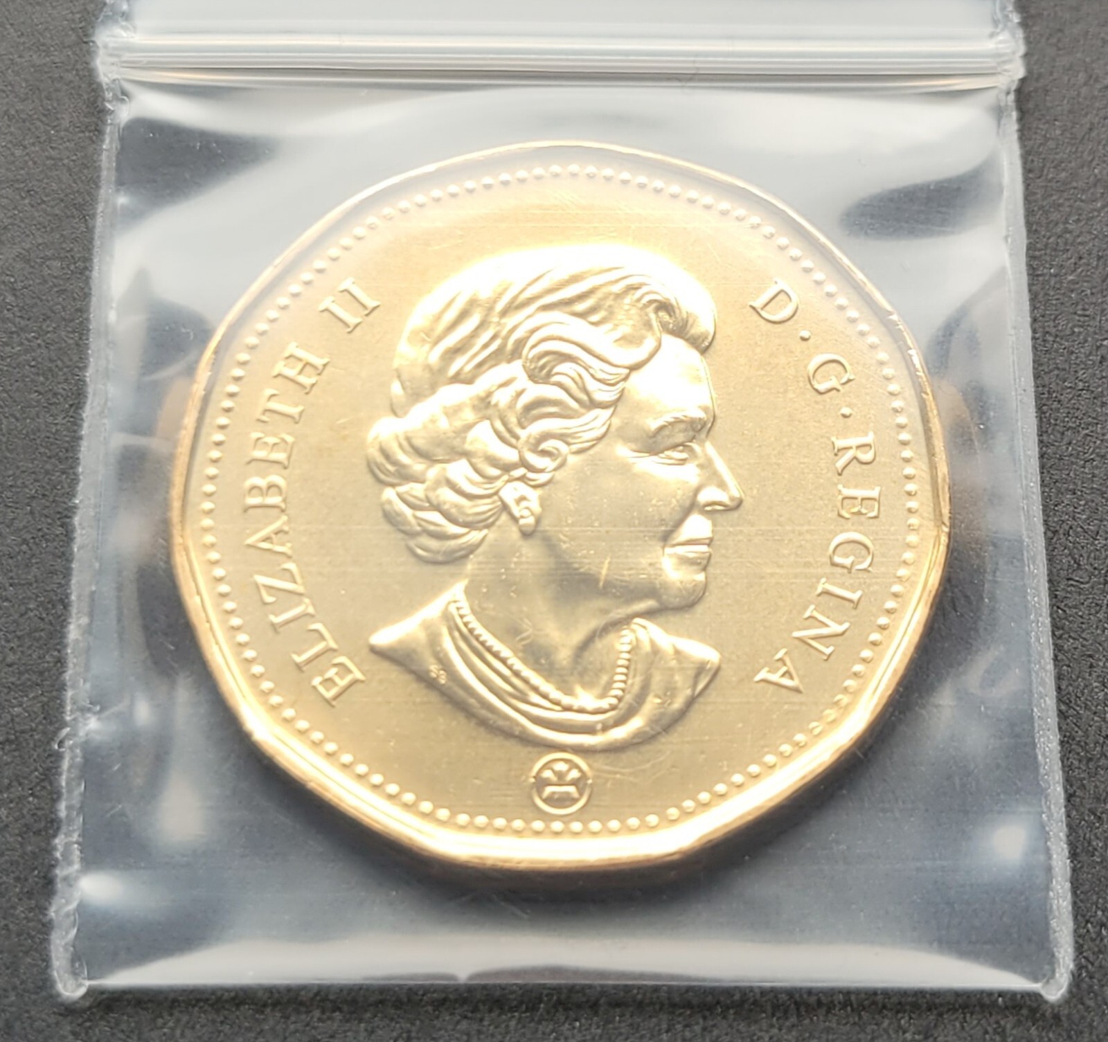 *** CANADA LOONIE 2008 *** FROM MINT ROLL ***