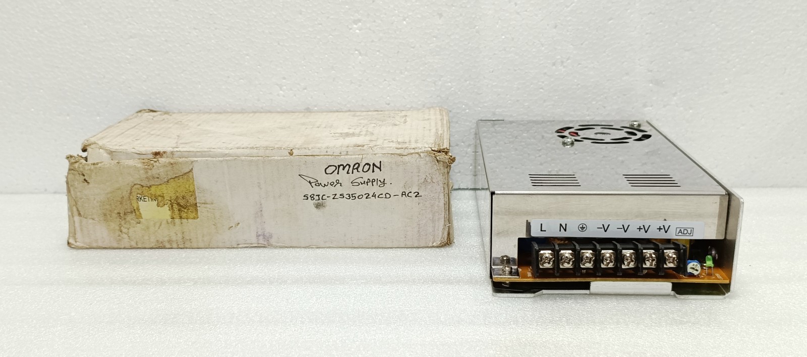 OMRON S8JC-ZS35024CD-AC2 Power Supply 200-240V 24V 14.6A 350W New Surplus