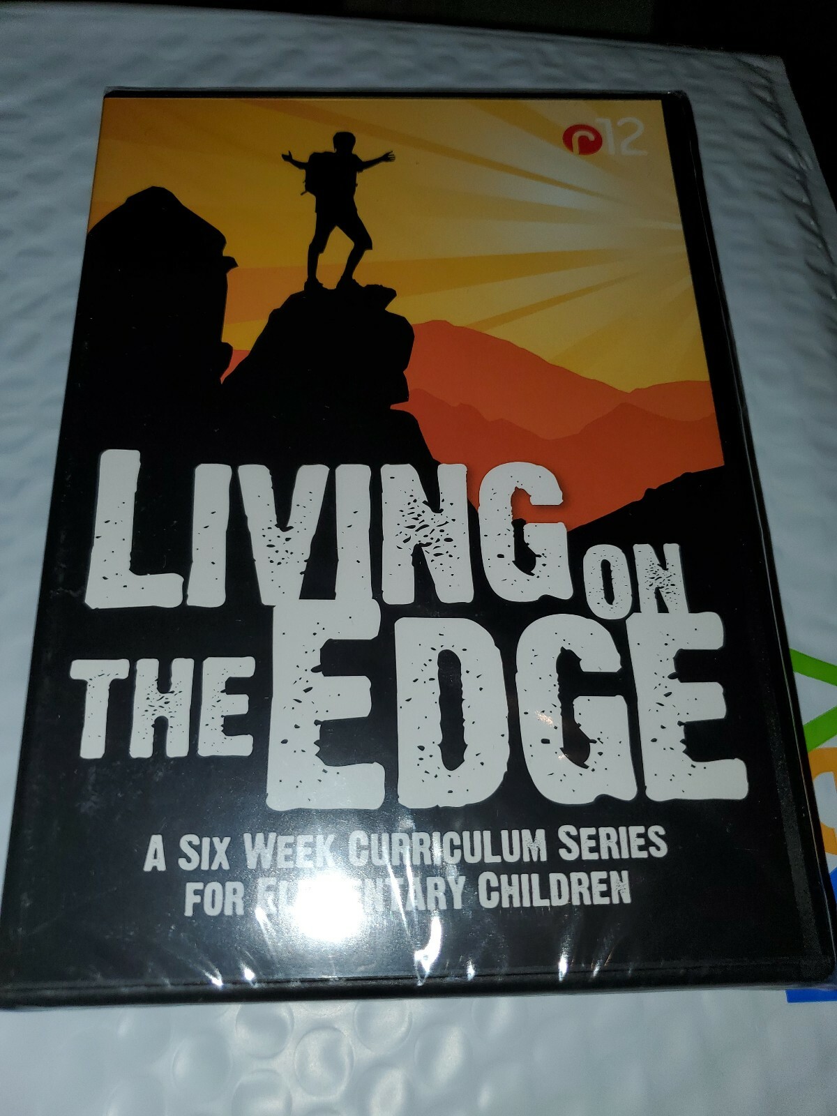 Living On The Edge: A Six Week Curriculum Series For Elementary Children [Dvd/CD