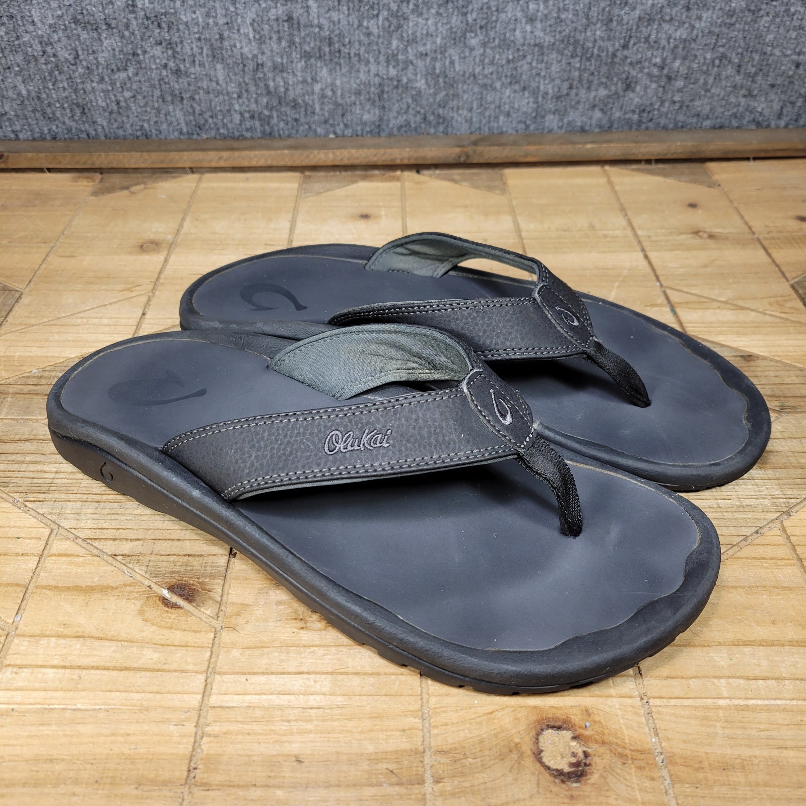 OLUKAI Size 11 Ohana Men's Beach Sandals Flip Flops Black/Dark Shadow Outdoors