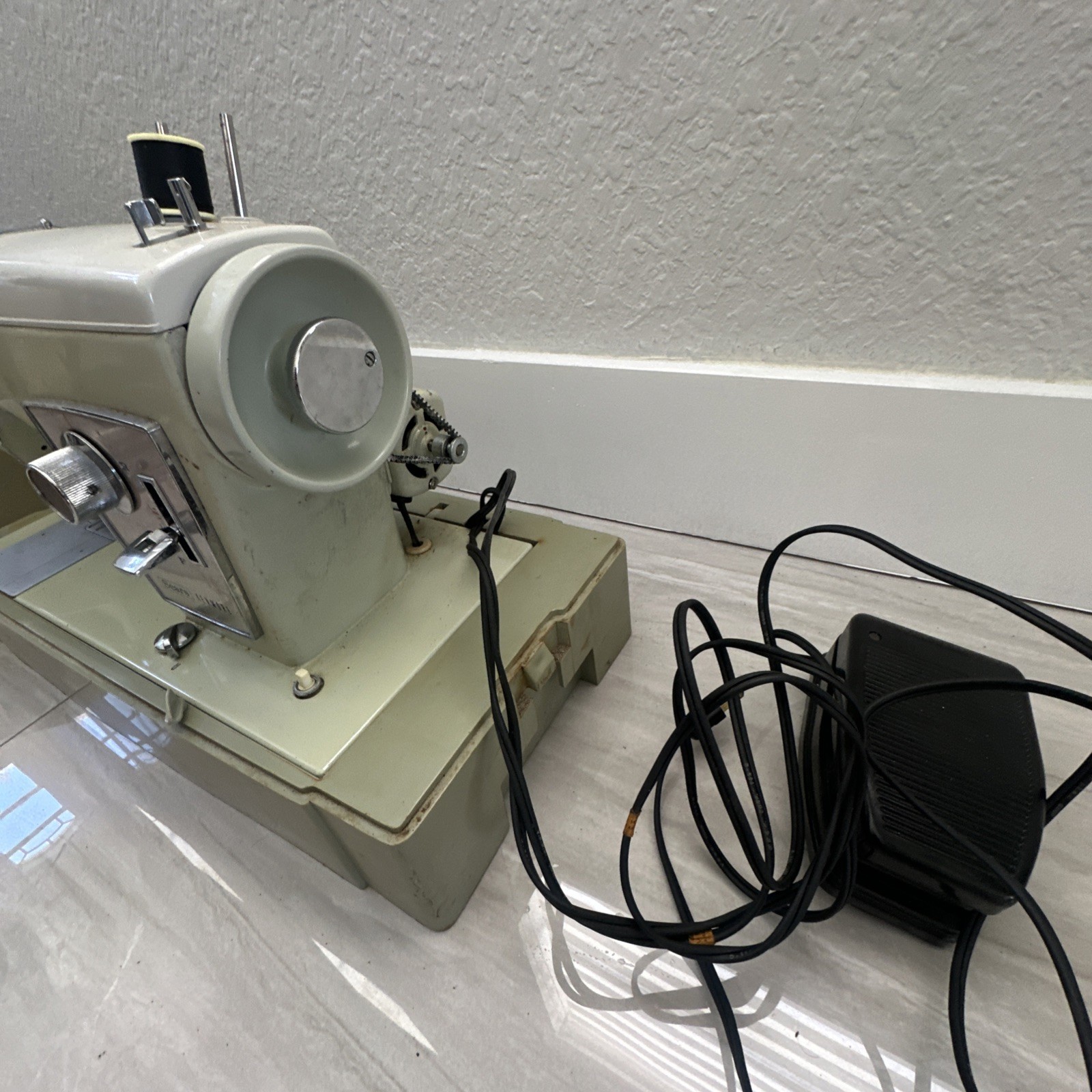 Sears Kenmore Sewing Machine Model 158 W/Pedal & Case (For Parts Or Not Working)
