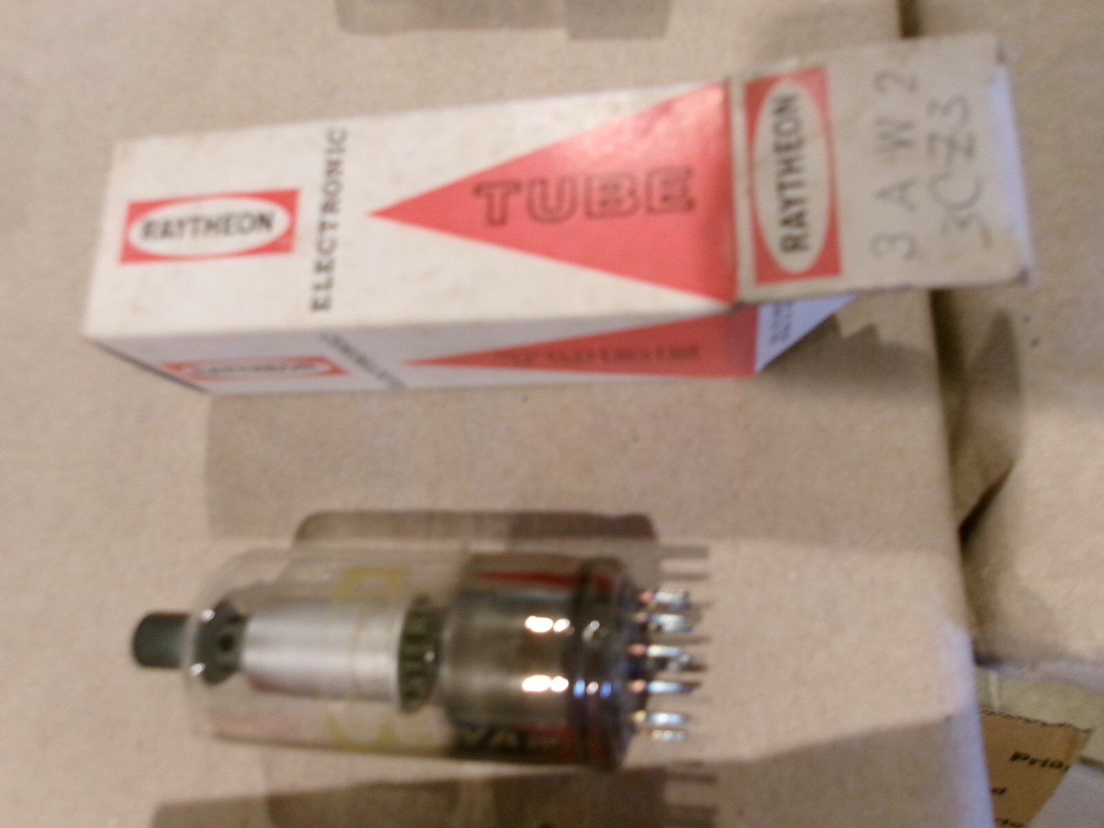 OEM VINTAGE ELECTRONIC TUBE RAYTHEON 3AW2