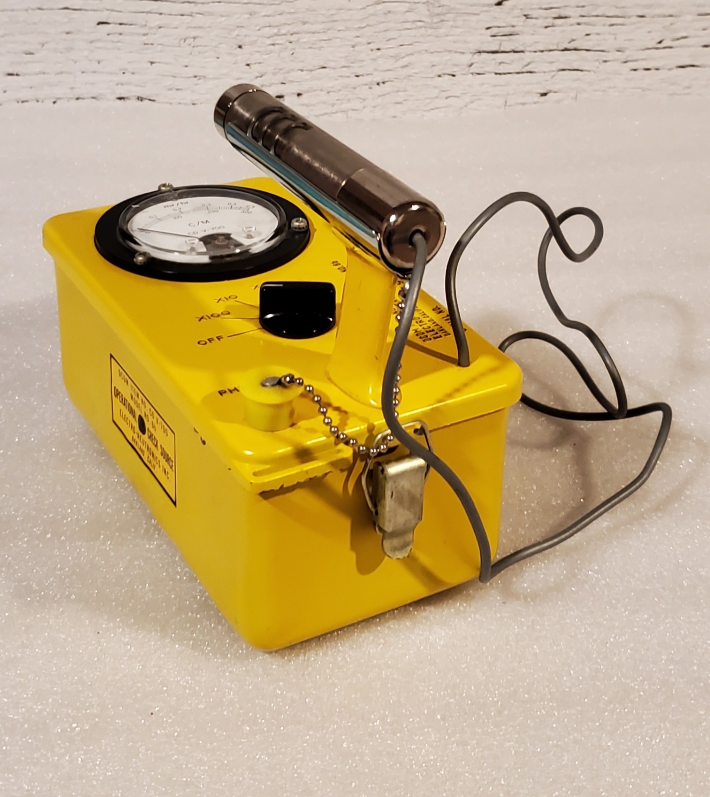 Civil Defense Model 6B Geiger Counter CD V-700 Electro-Neutronics