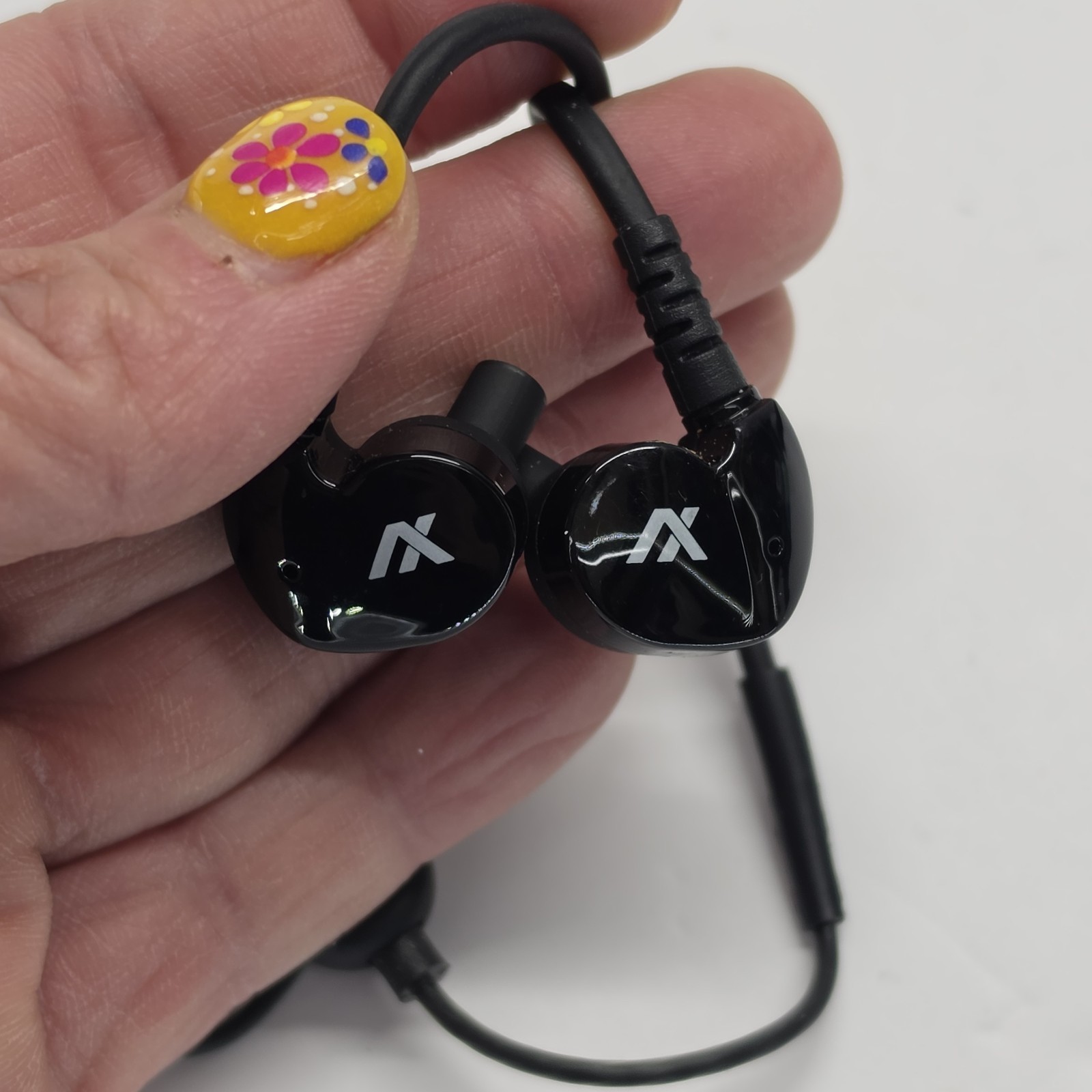 Axil GS Extreme Active Hearing Protection Bluetooth Earbuds - Black EUC W/ Case