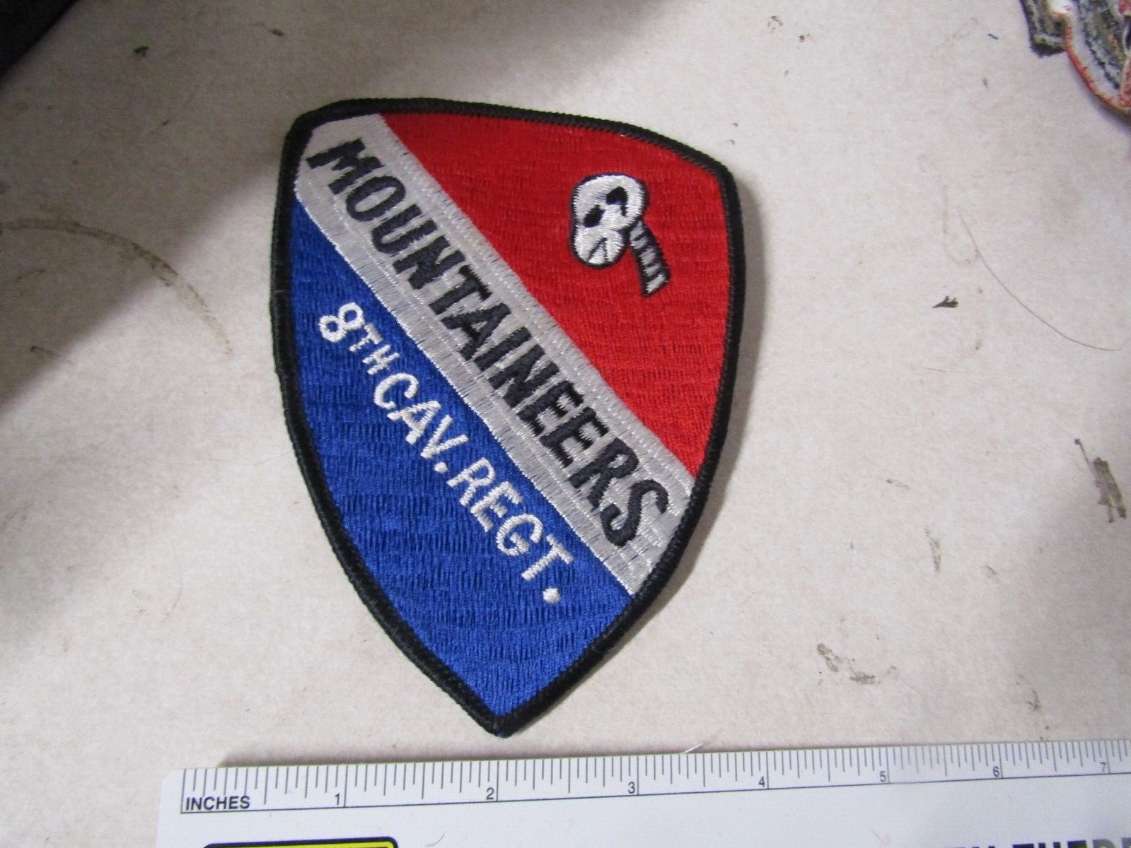 MILITARY PATCH OLDER 8TH CAVALRY REGIMENT MOUNTAINEERS