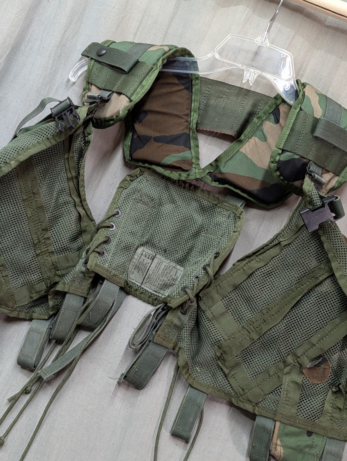 Tactical Load Bearing Vest Enhanced Woodland Camo US Army SP0100–00-D-4025